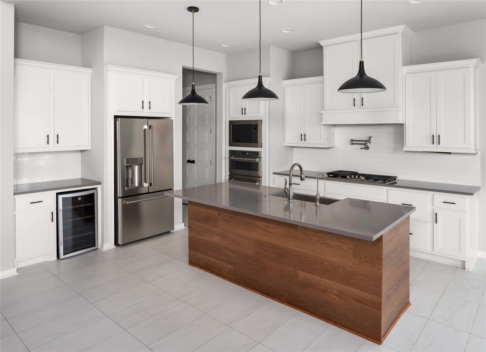 595 Dayridge Dr, Dripping Springs, TX 78620