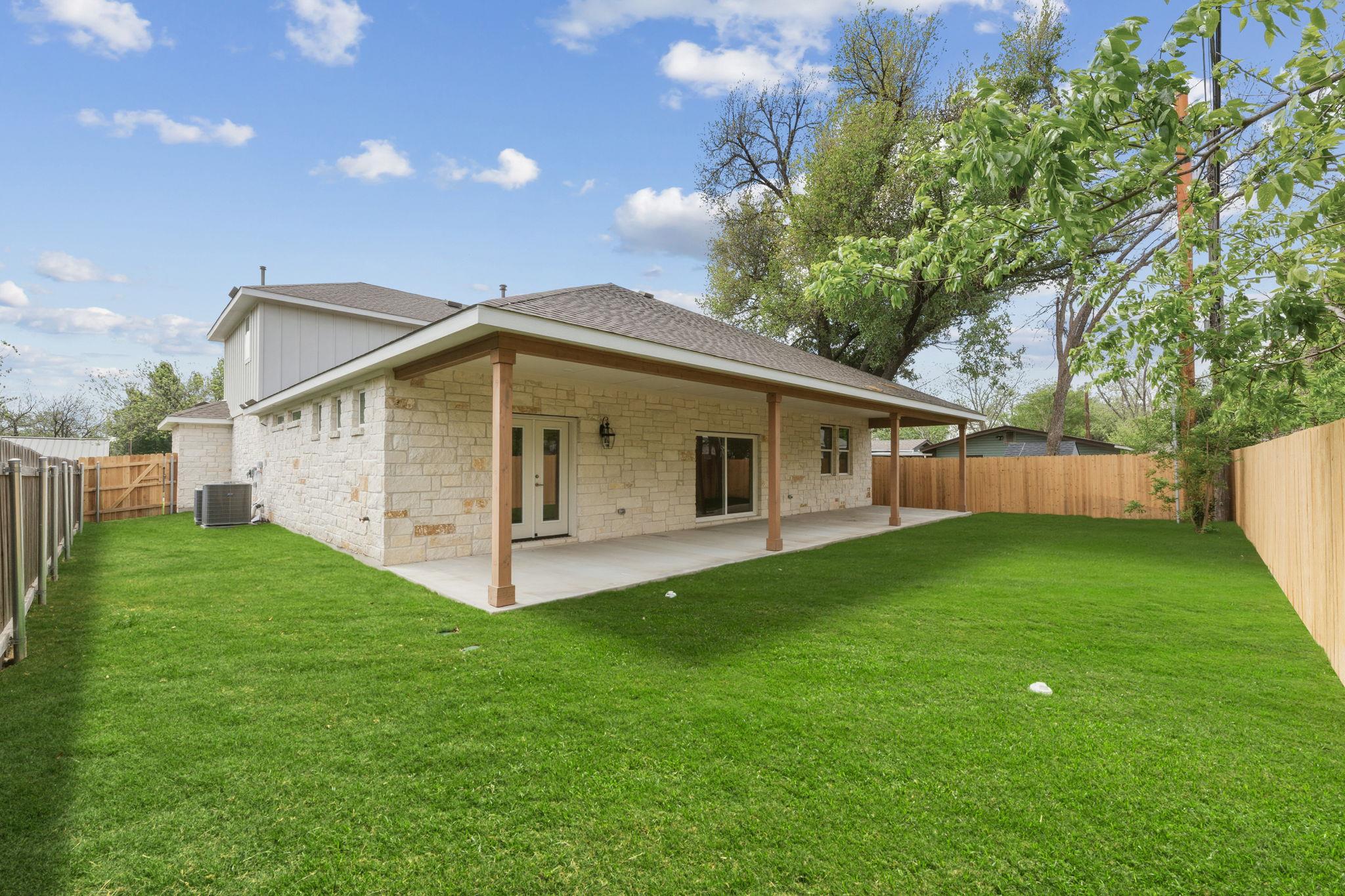 1412 Kent St, Taylor, TX 76574