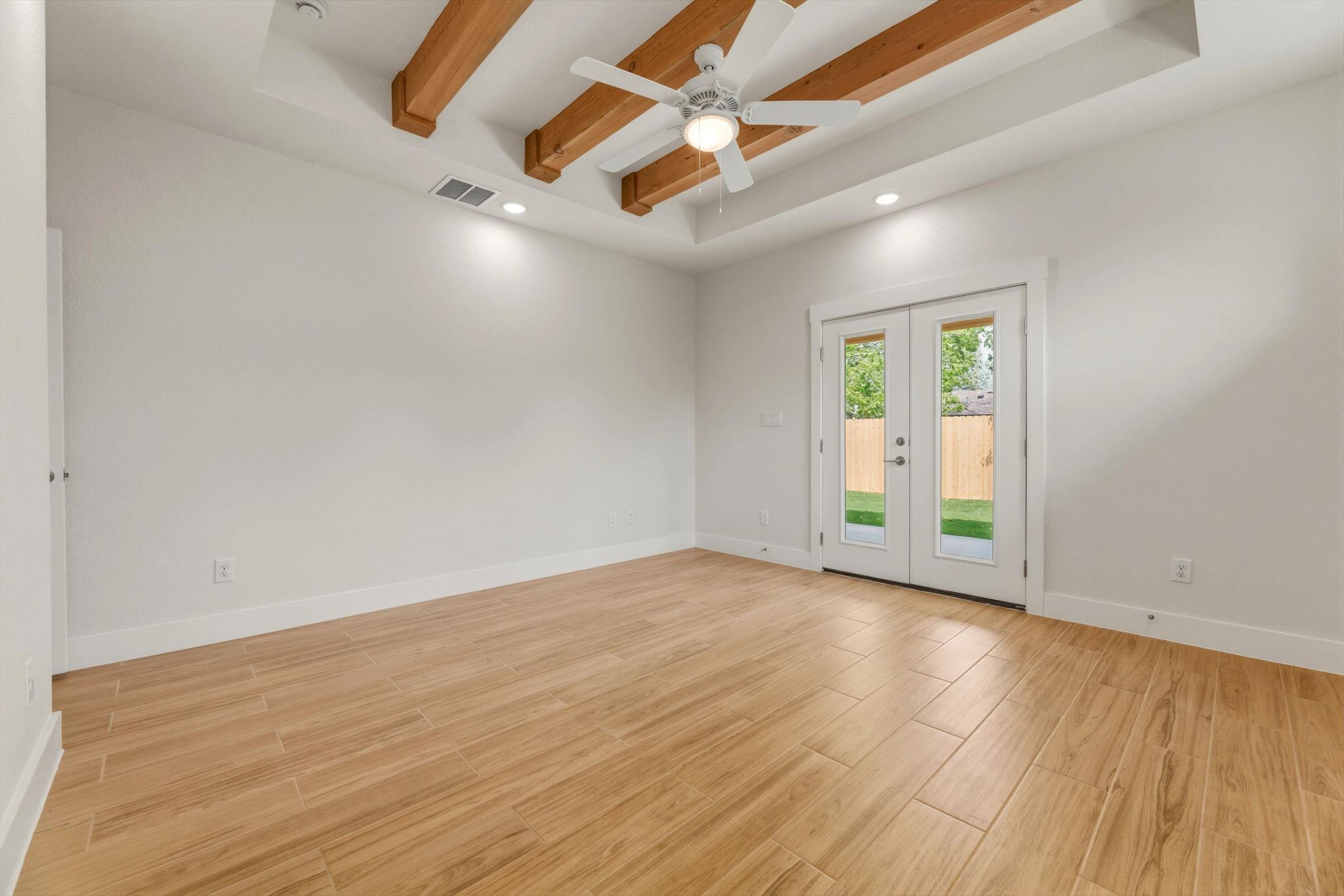 1412 Kent St, Taylor, TX 76574