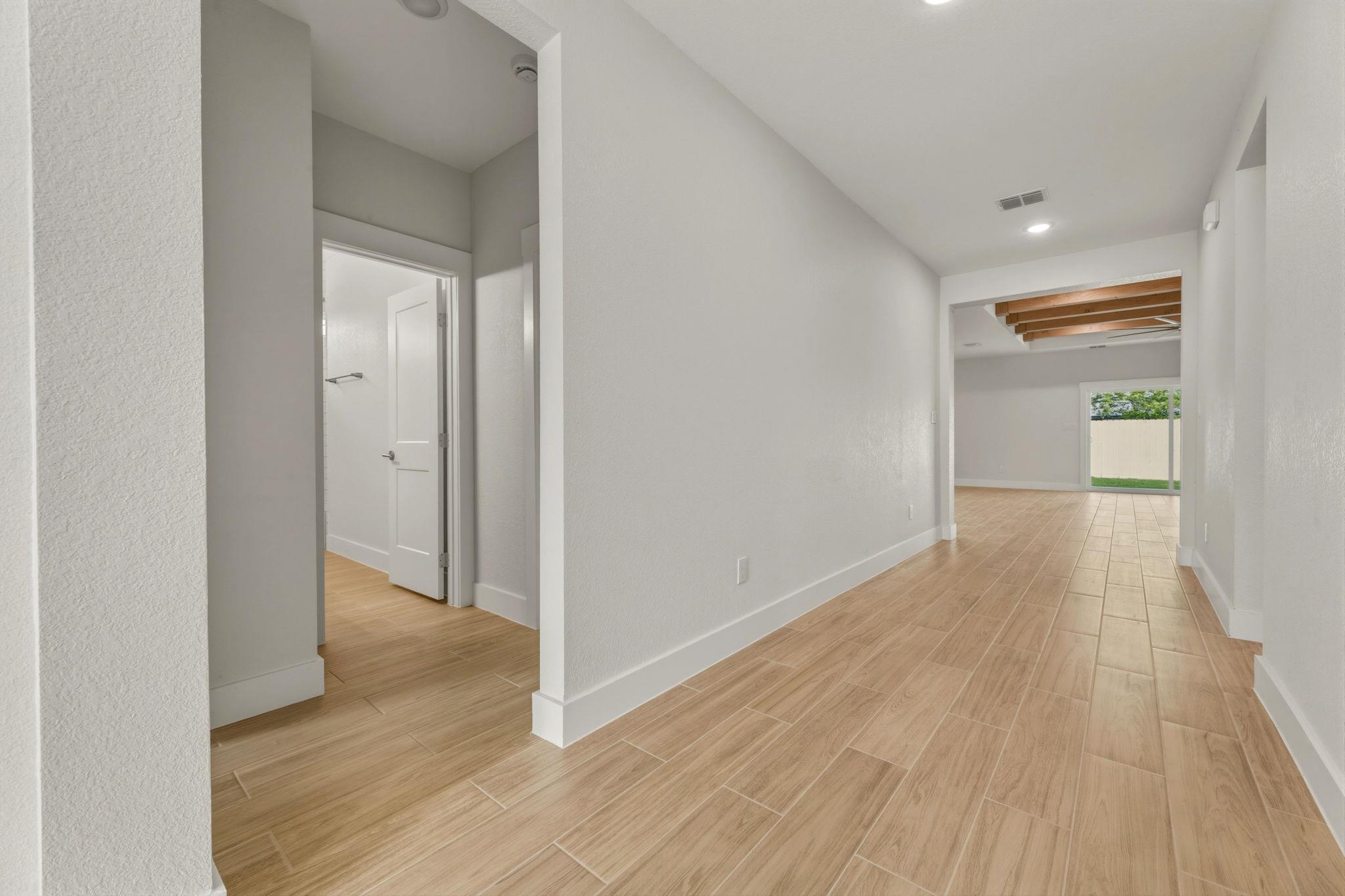 1412 Kent St, Taylor, TX 76574