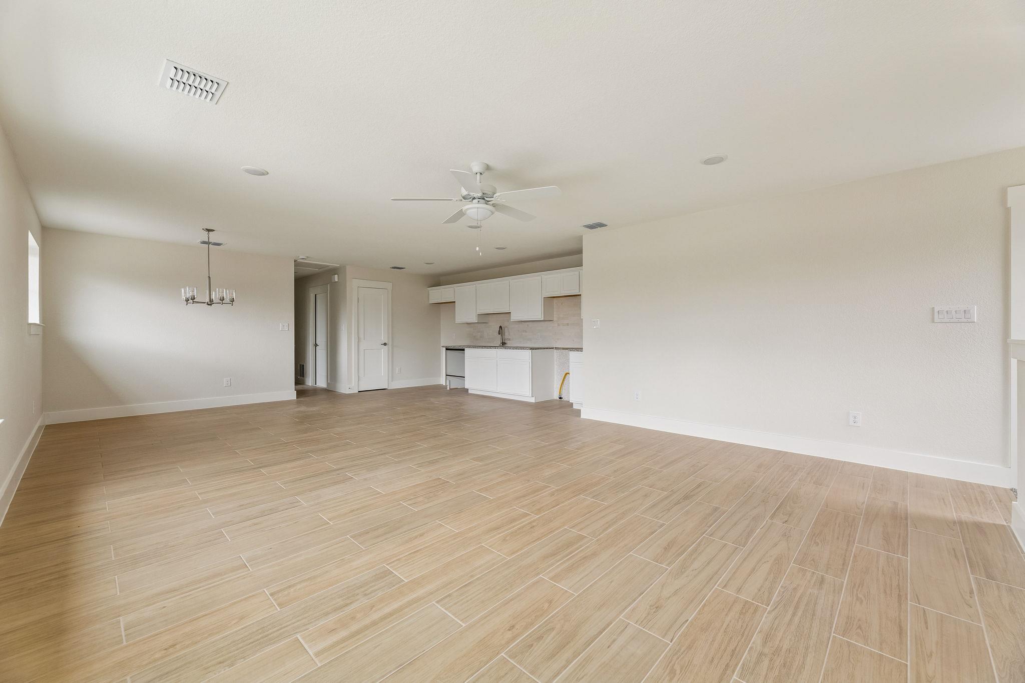 1412 Kent St, Taylor, TX 76574