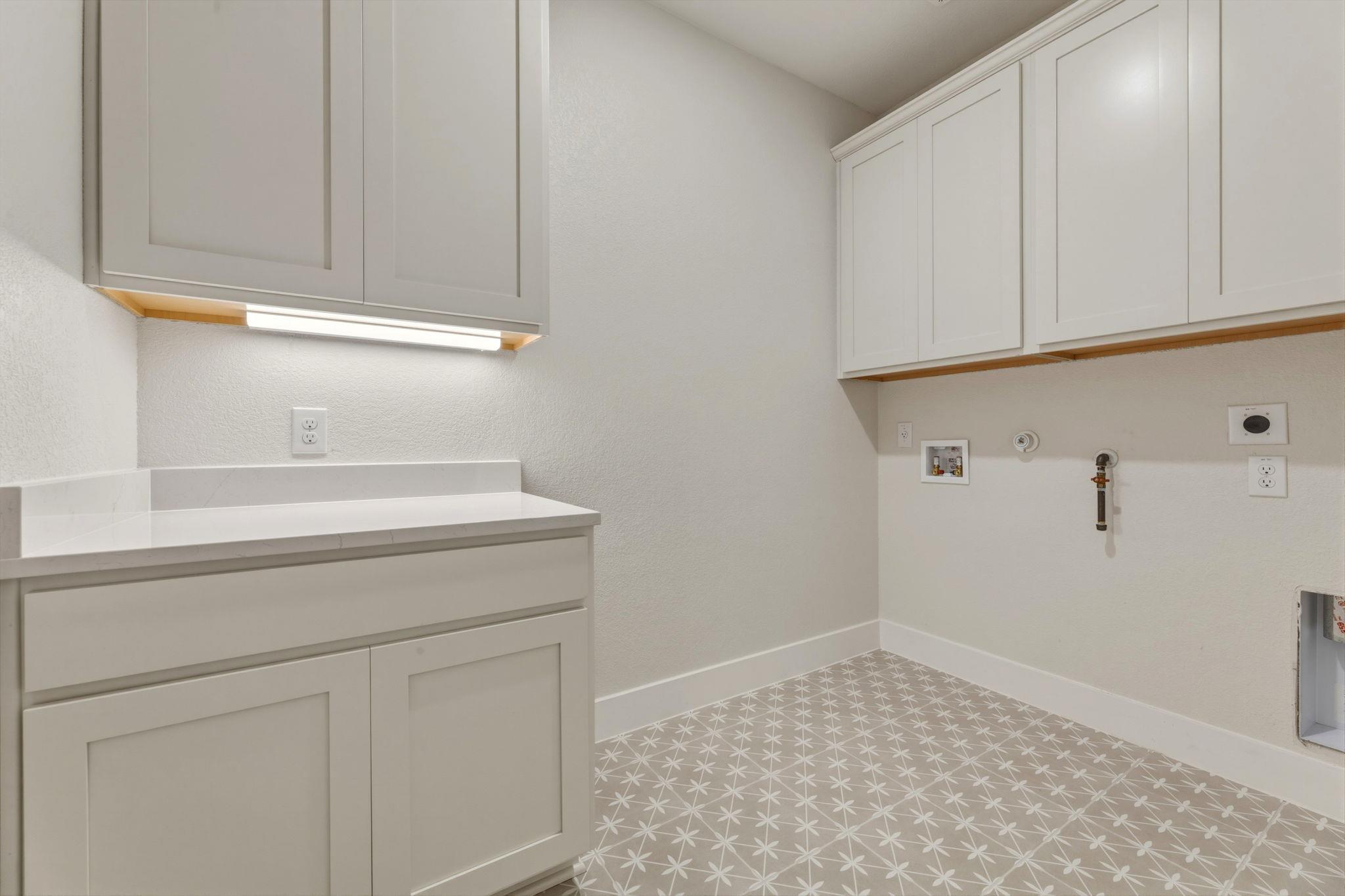 1412 Kent St, Taylor, TX 76574