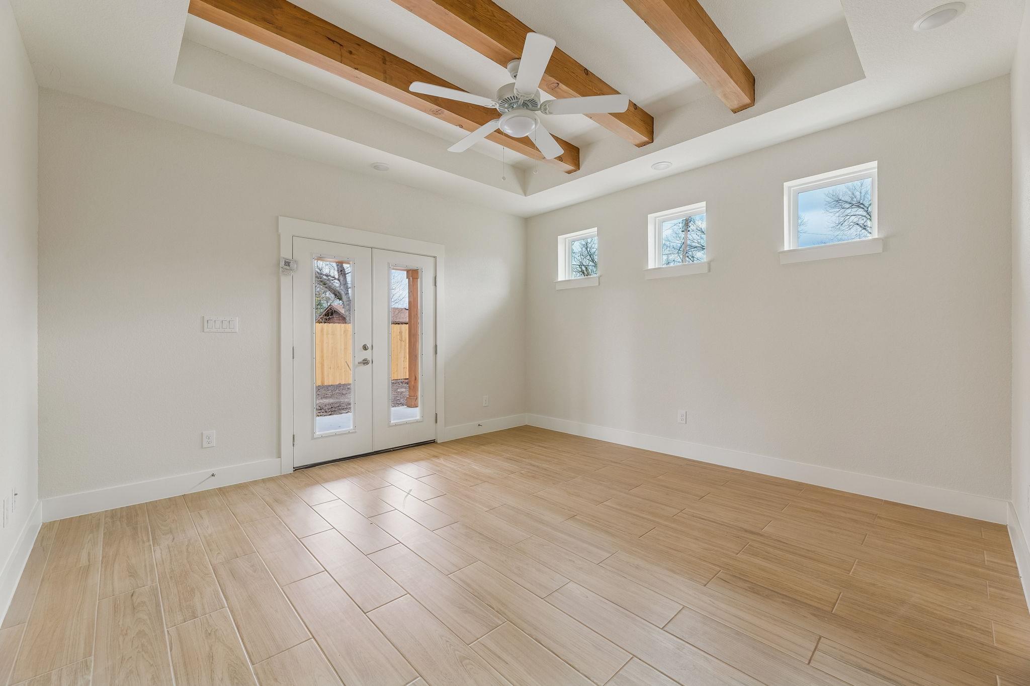 1412 Kent St, Taylor, TX 76574