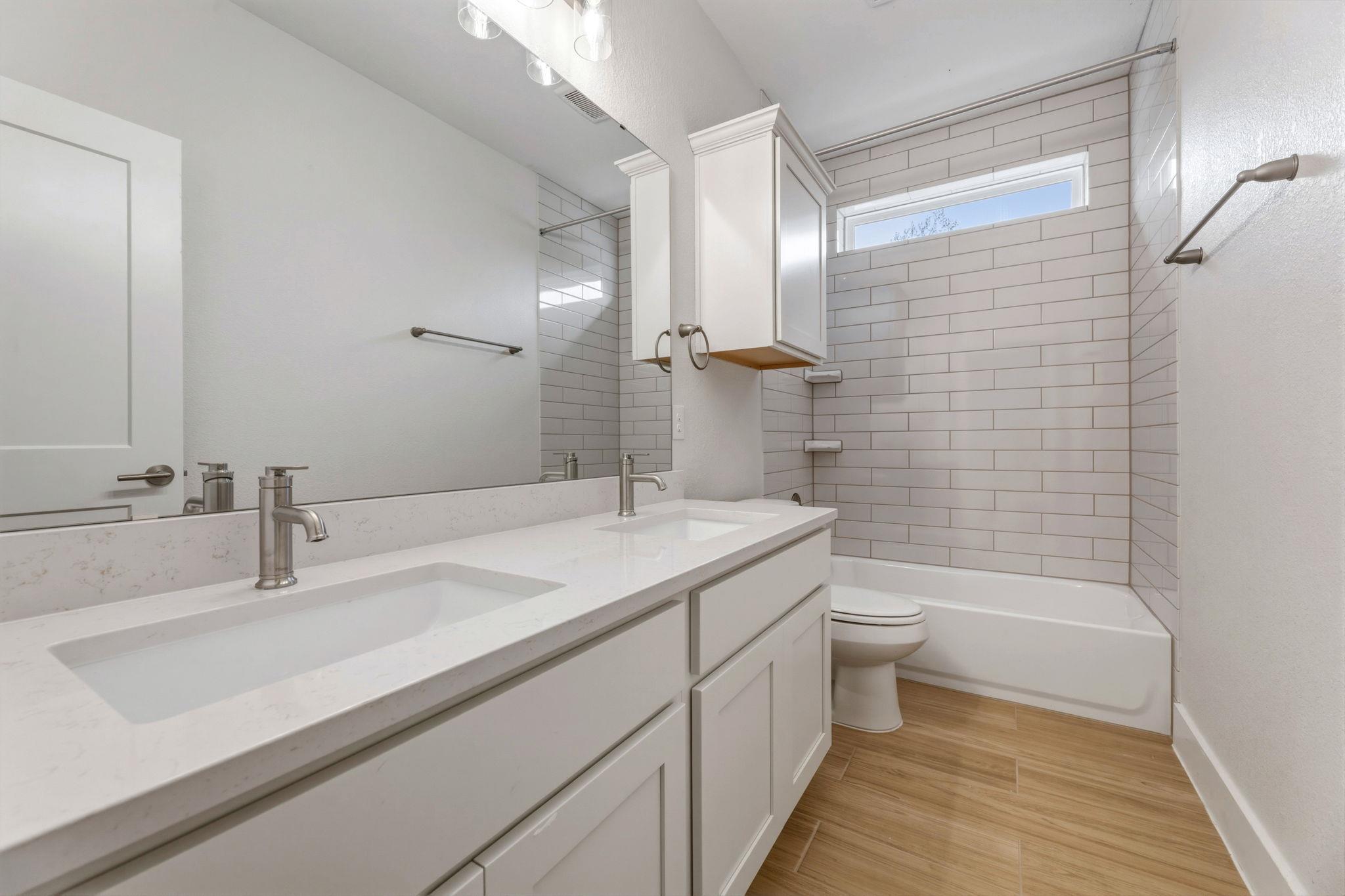 1412 Kent St, Taylor, TX 76574