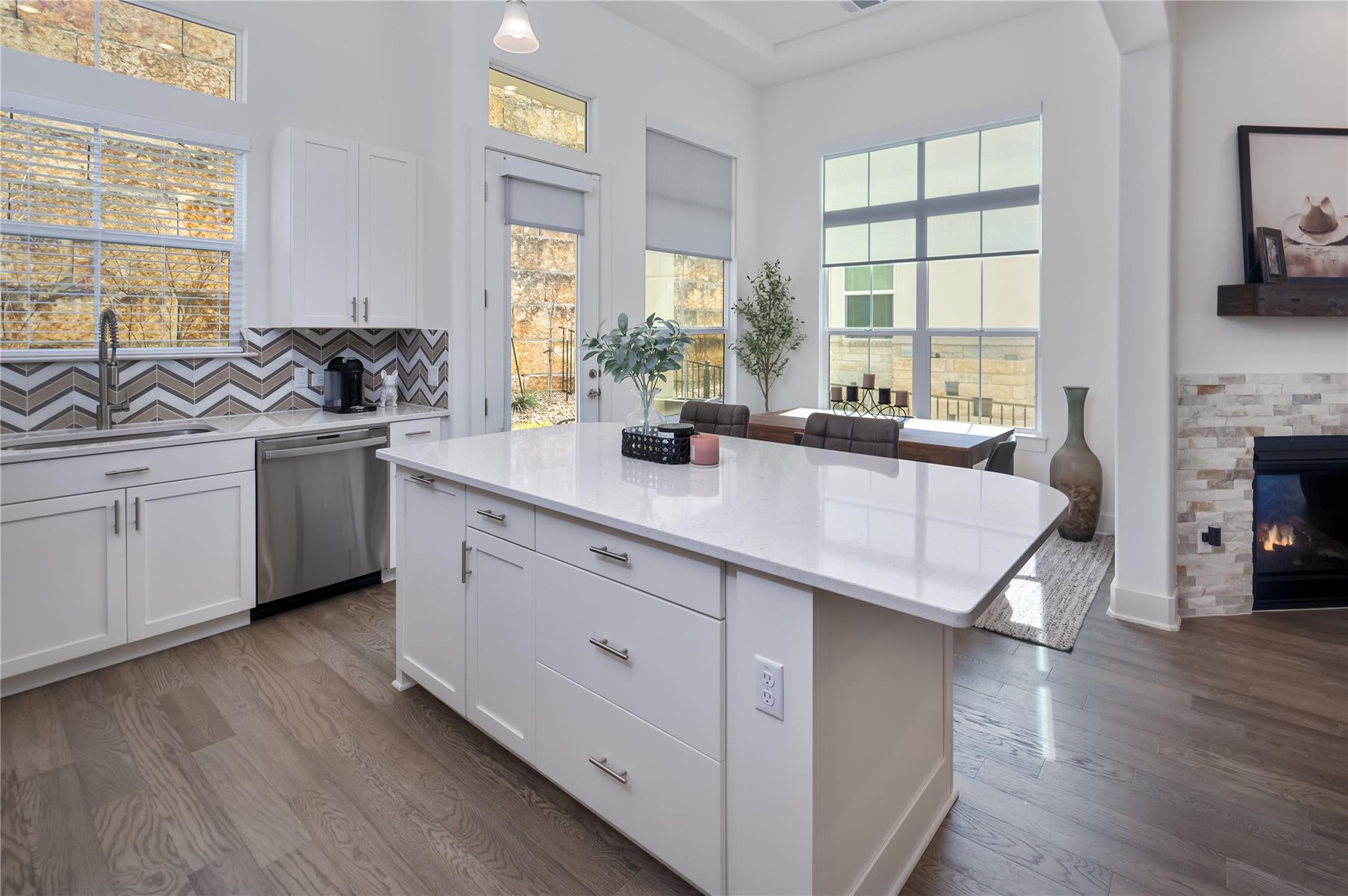 432 Cartwheel Bnd, Austin, TX 78738