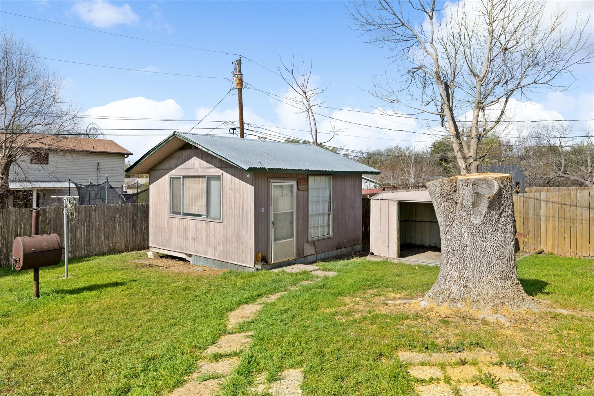 2303 Carolyn Dr, Taylor, TX 76574