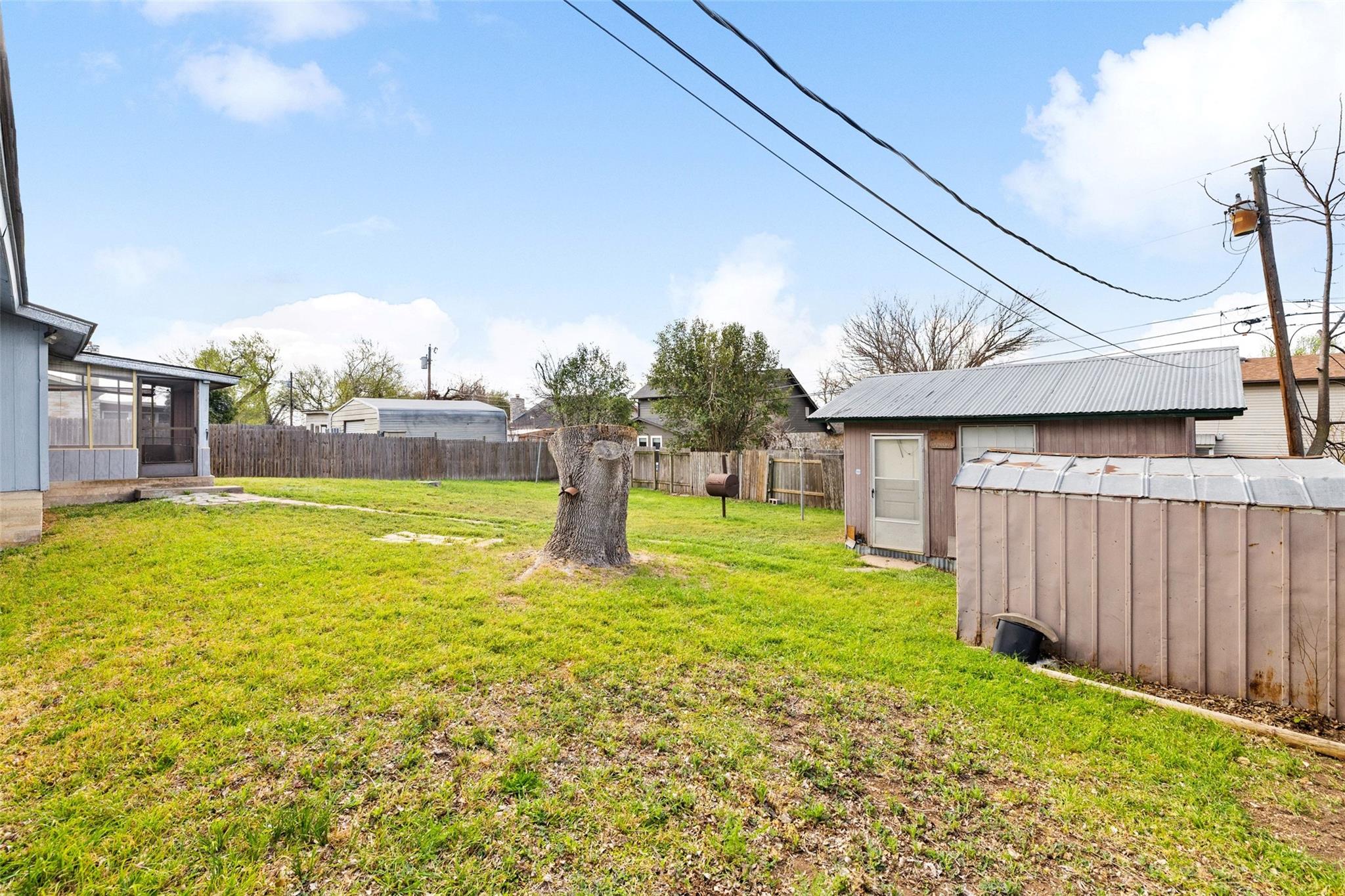 2303 Carolyn Dr, Taylor, TX 76574