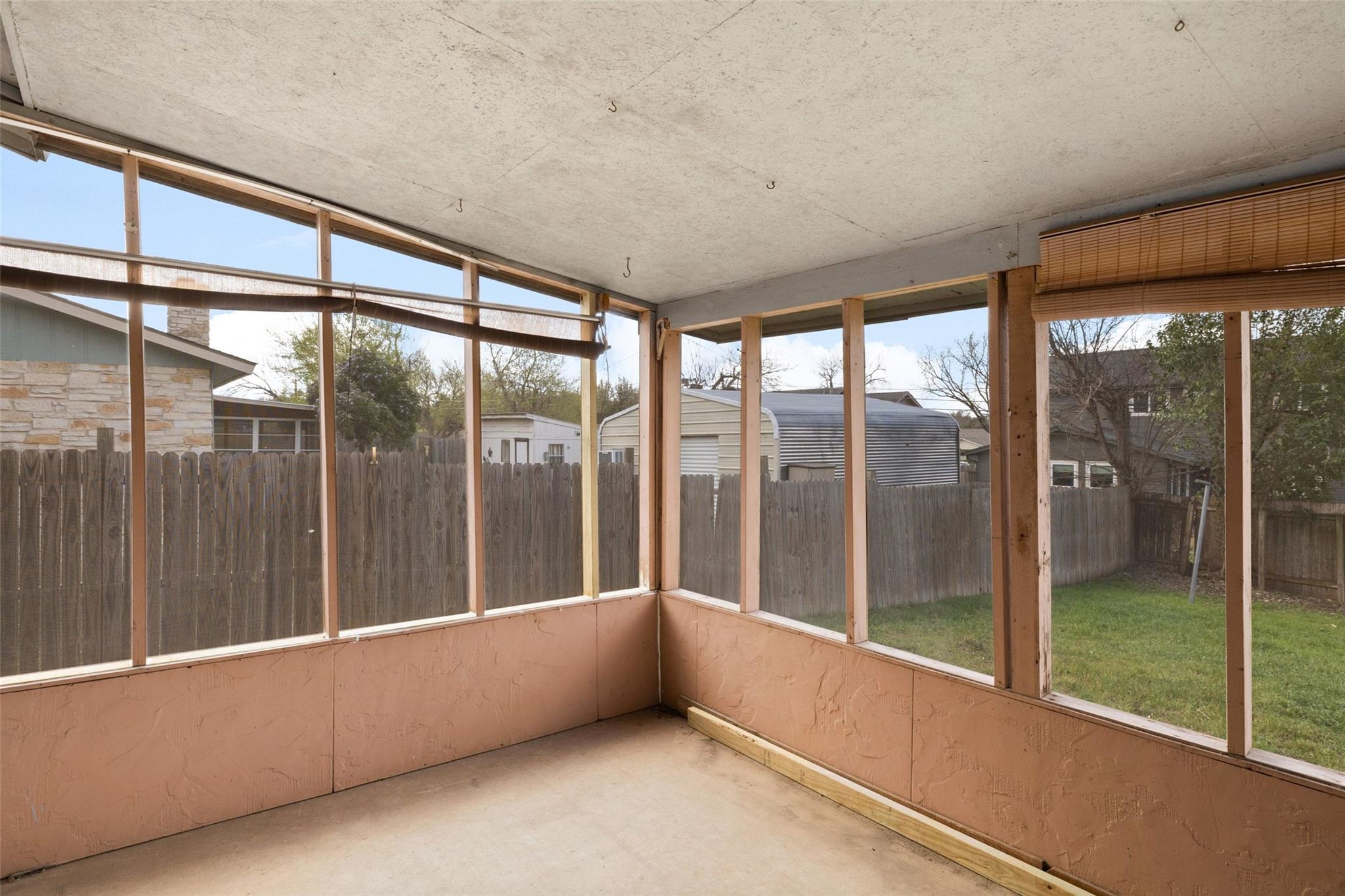 2303 Carolyn Dr, Taylor, TX 76574