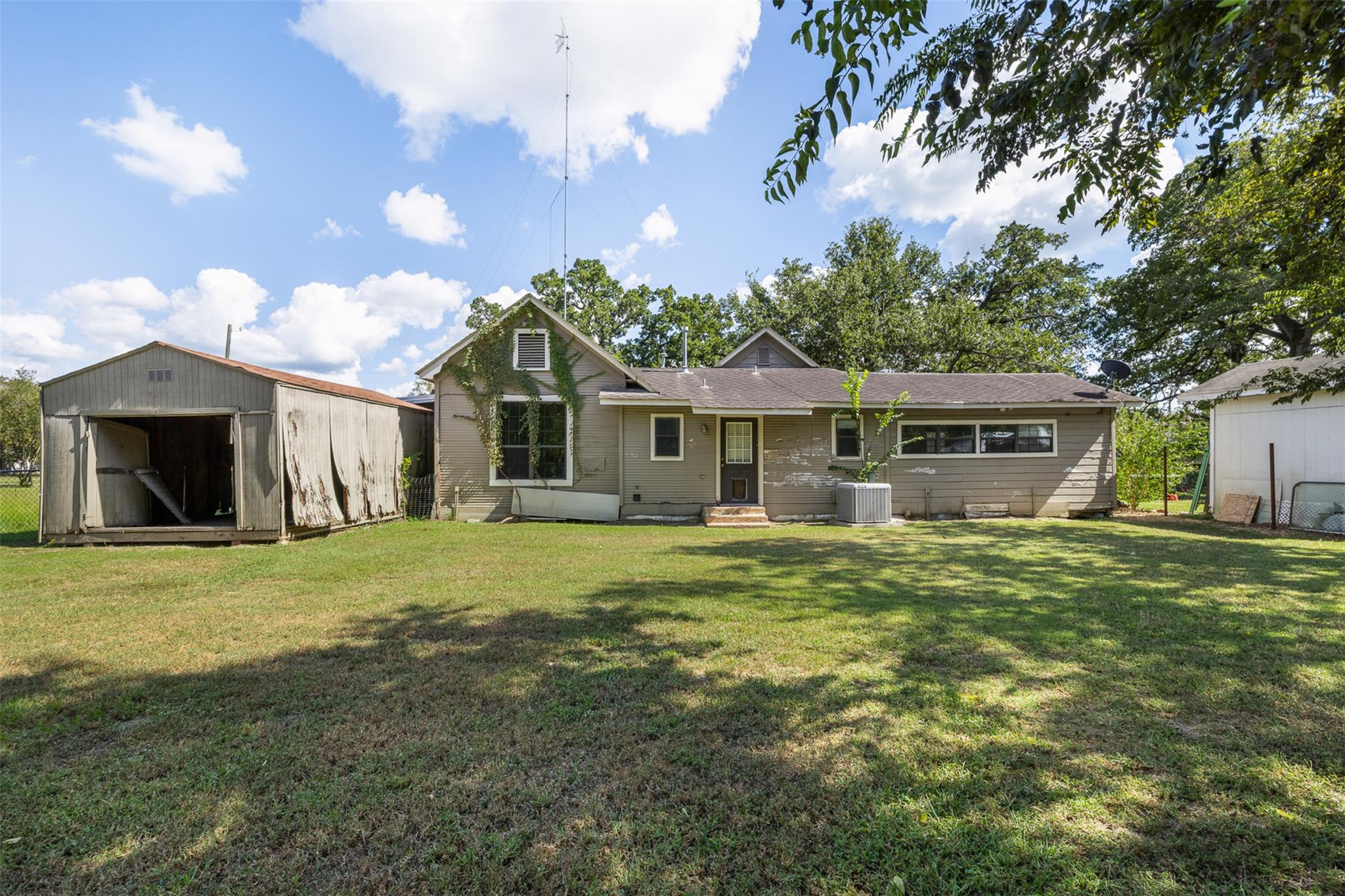 488 Seventh St, Somerville, TX 77879