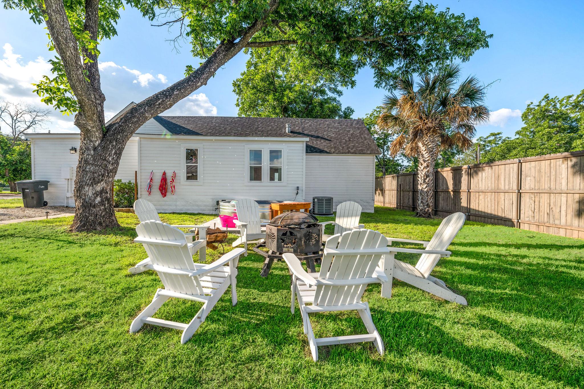 703 E Highway St, Fredericksburg, TX 78624