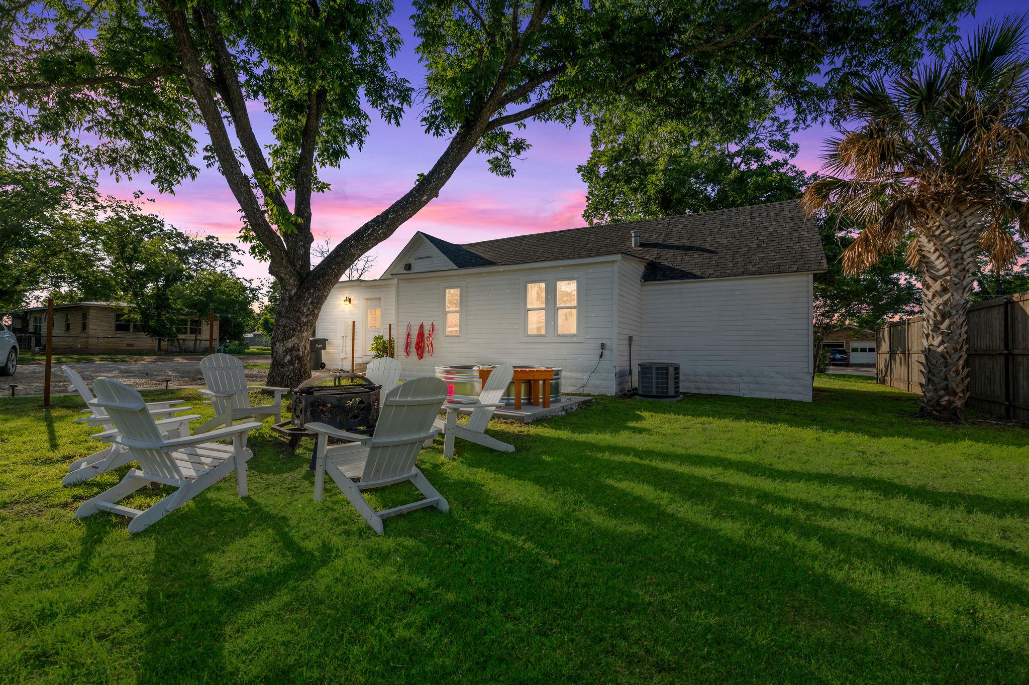 703 E Highway St, Fredericksburg, TX 78624