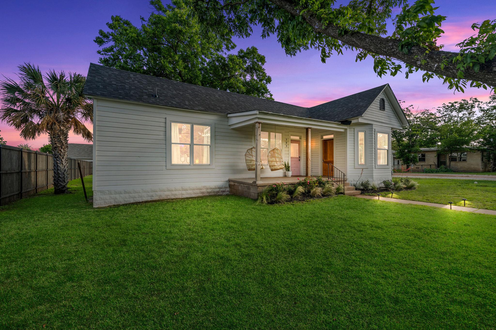 703 E Highway St, Fredericksburg, TX 78624