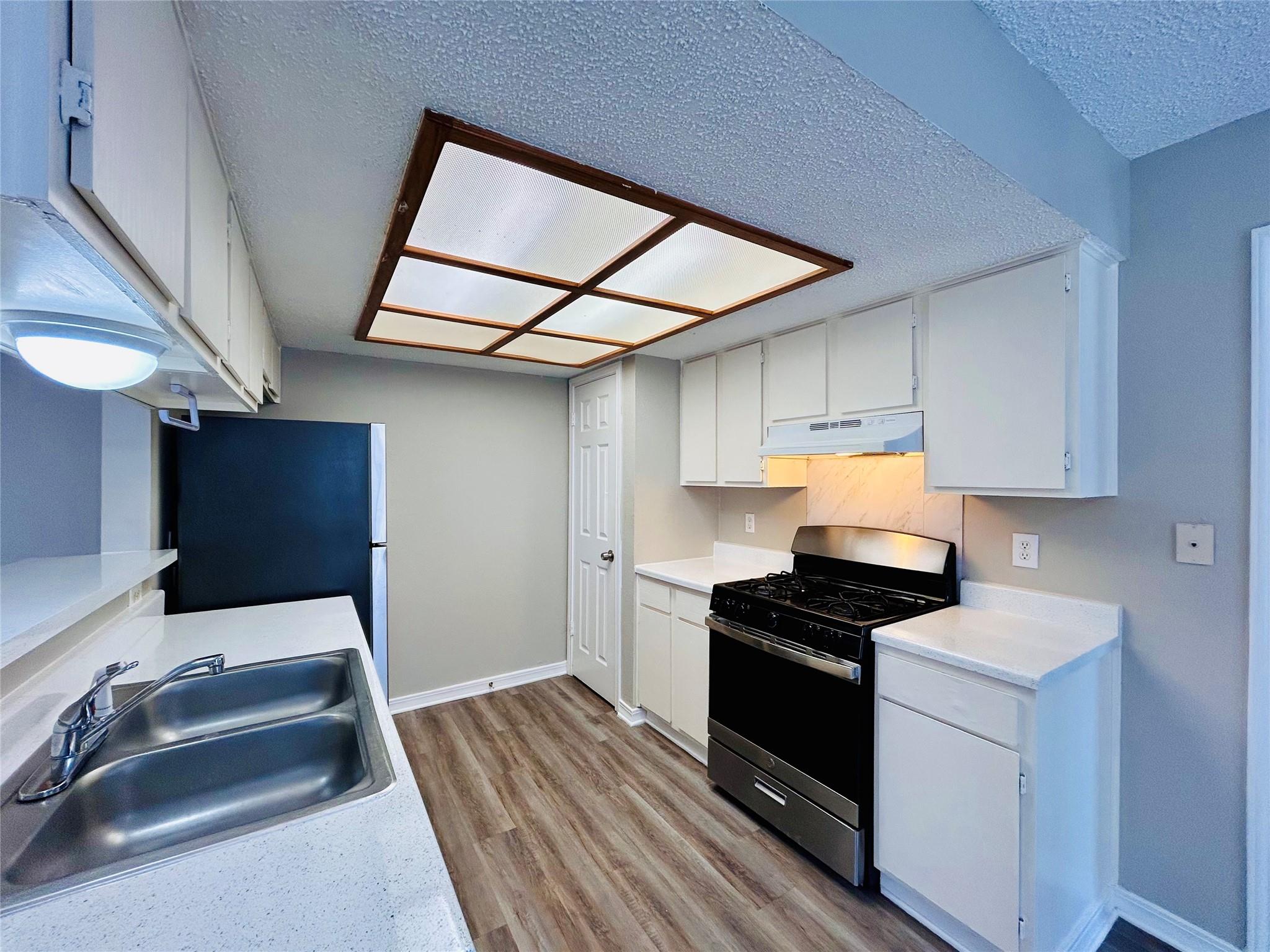 9400 Kempler Dr # B, Austin, TX 78748