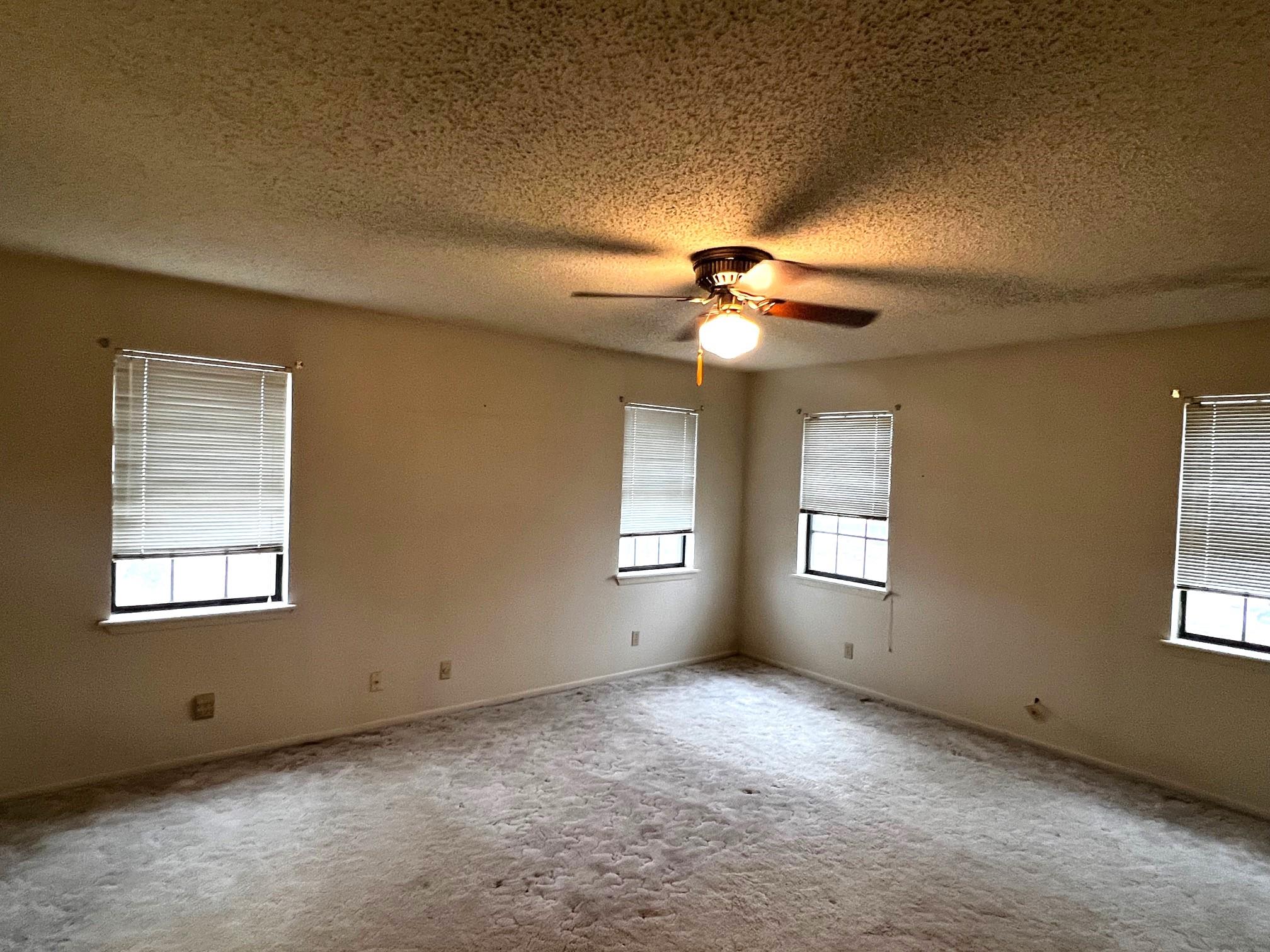 180 Steven Ct, La Grange, TX 78945