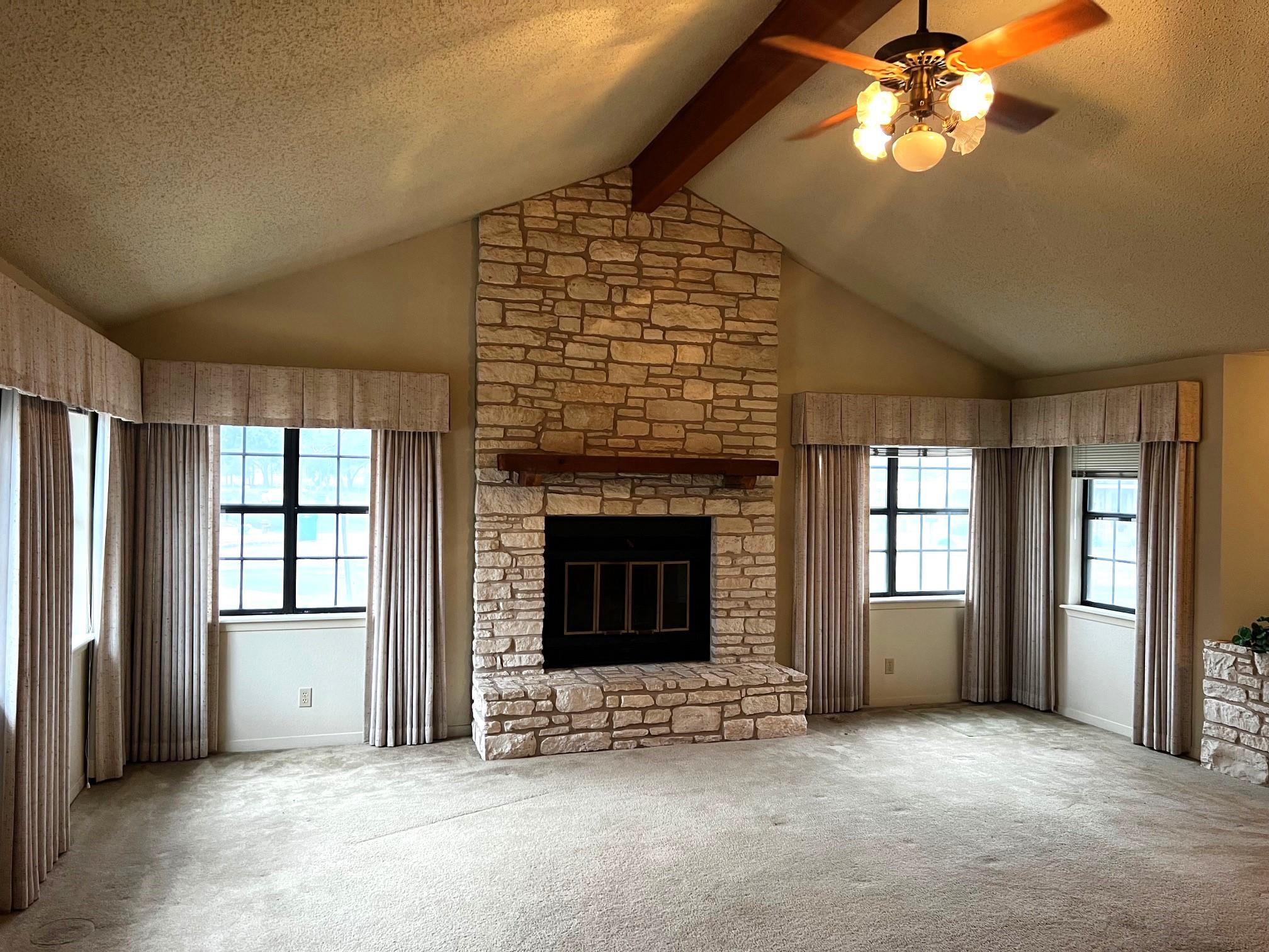 180 Steven Ct, La Grange, TX 78945