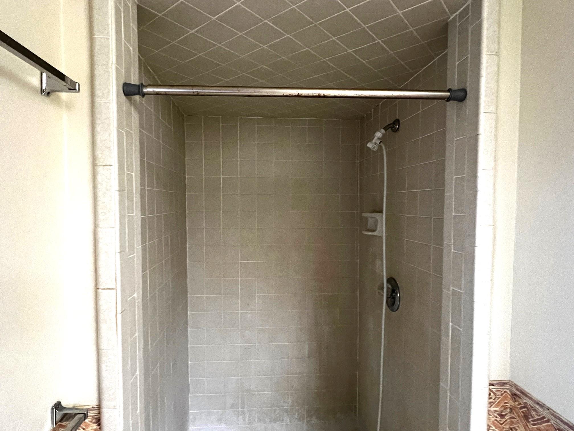 180 Steven Ct, La Grange, TX 78945