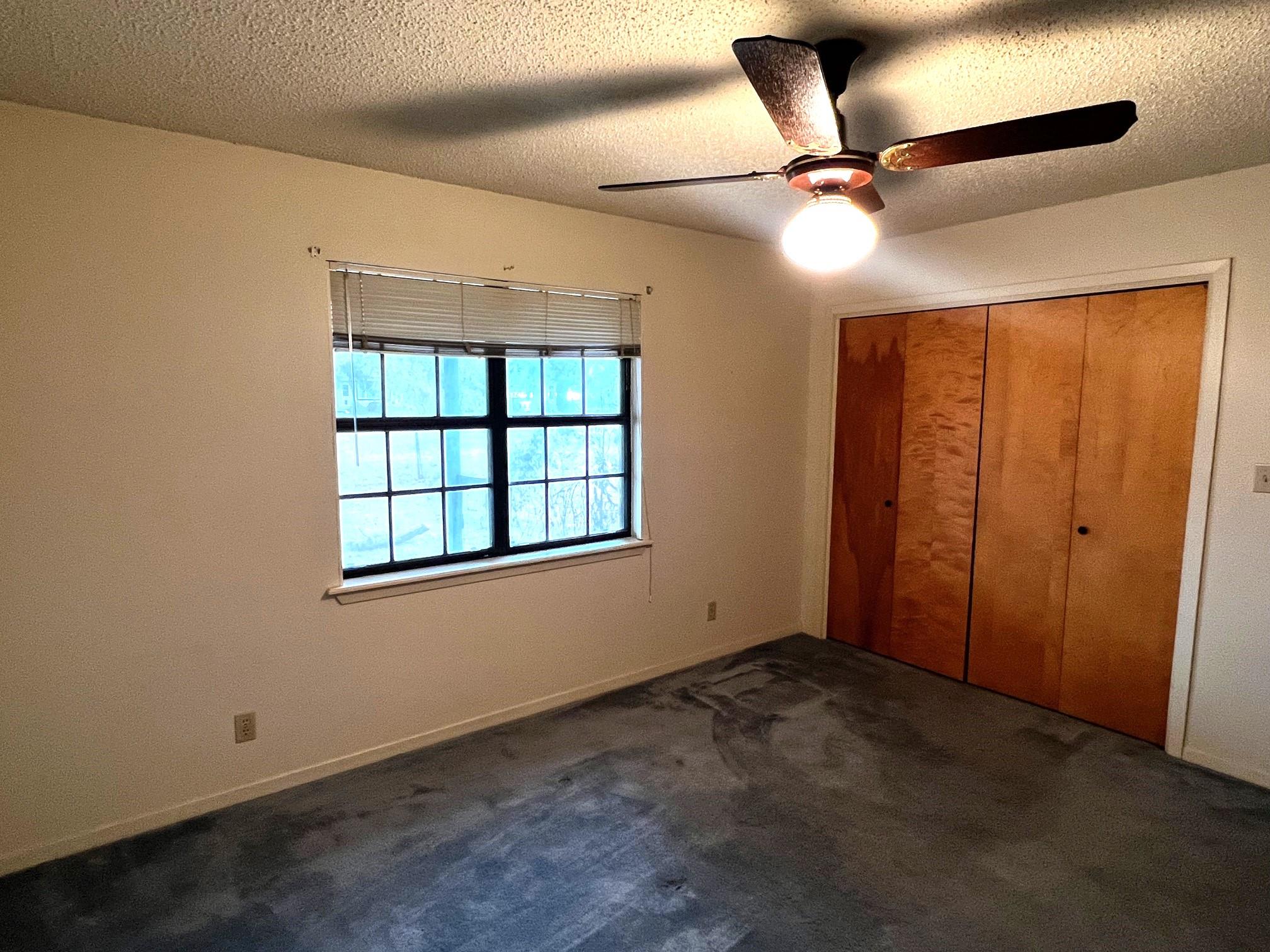 180 Steven Ct, La Grange, TX 78945