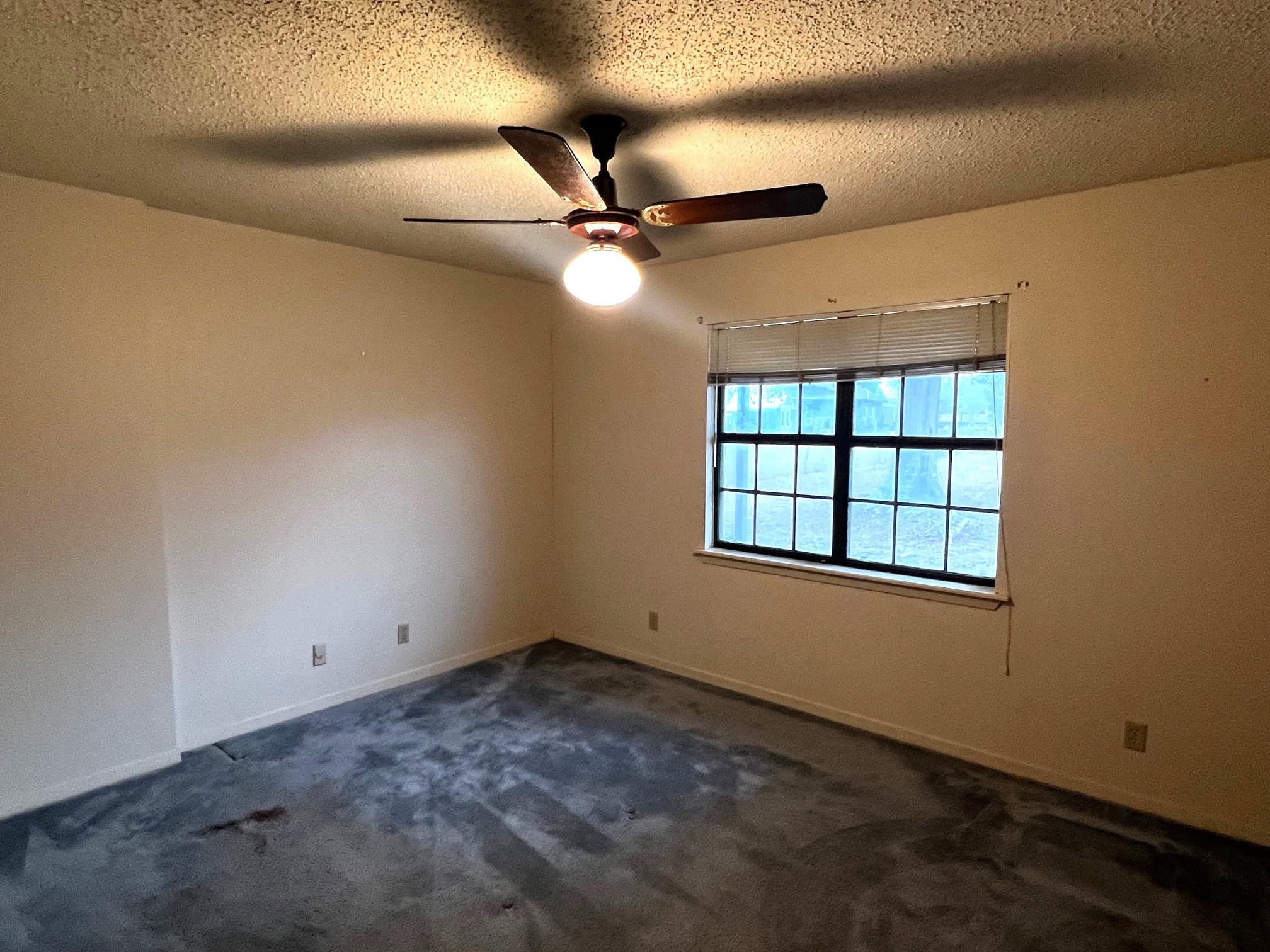 180 Steven Ct, La Grange, TX 78945