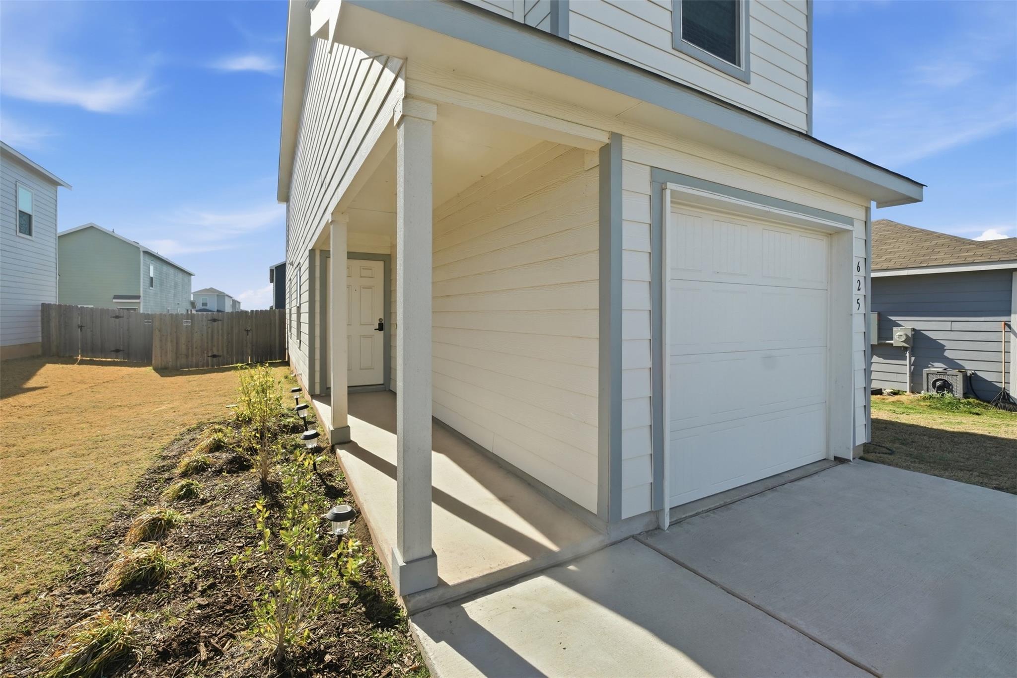 625 Marty Allen Loop, Jarrell, TX 76537