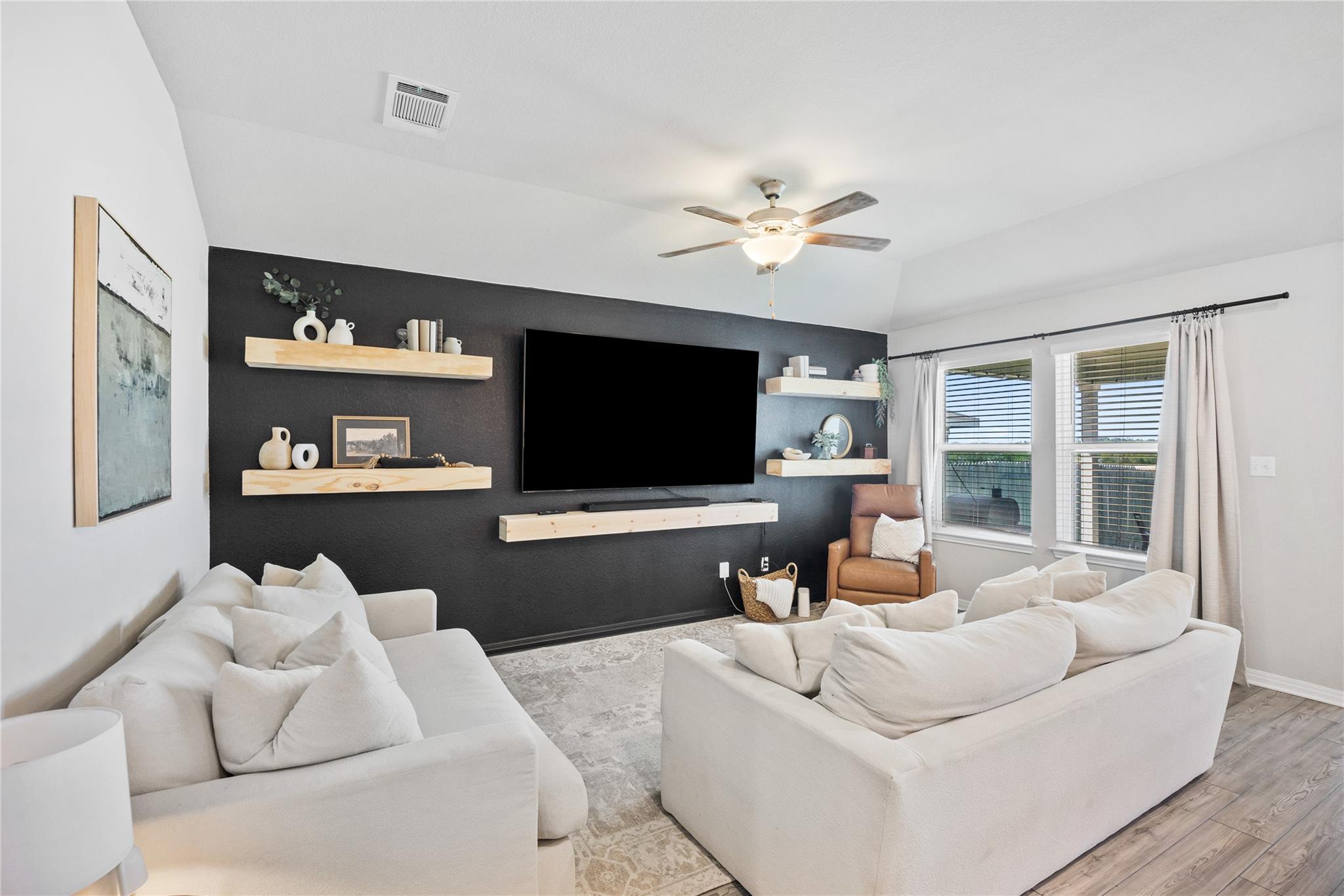 537 Loriner Way, Liberty Hill, TX 78642