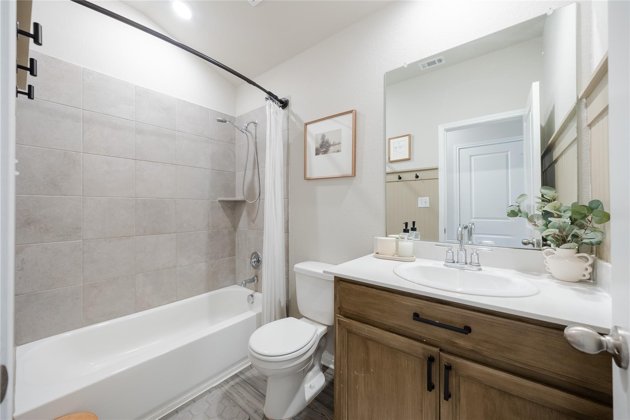 537 Loriner Way, Liberty Hill, TX 78642