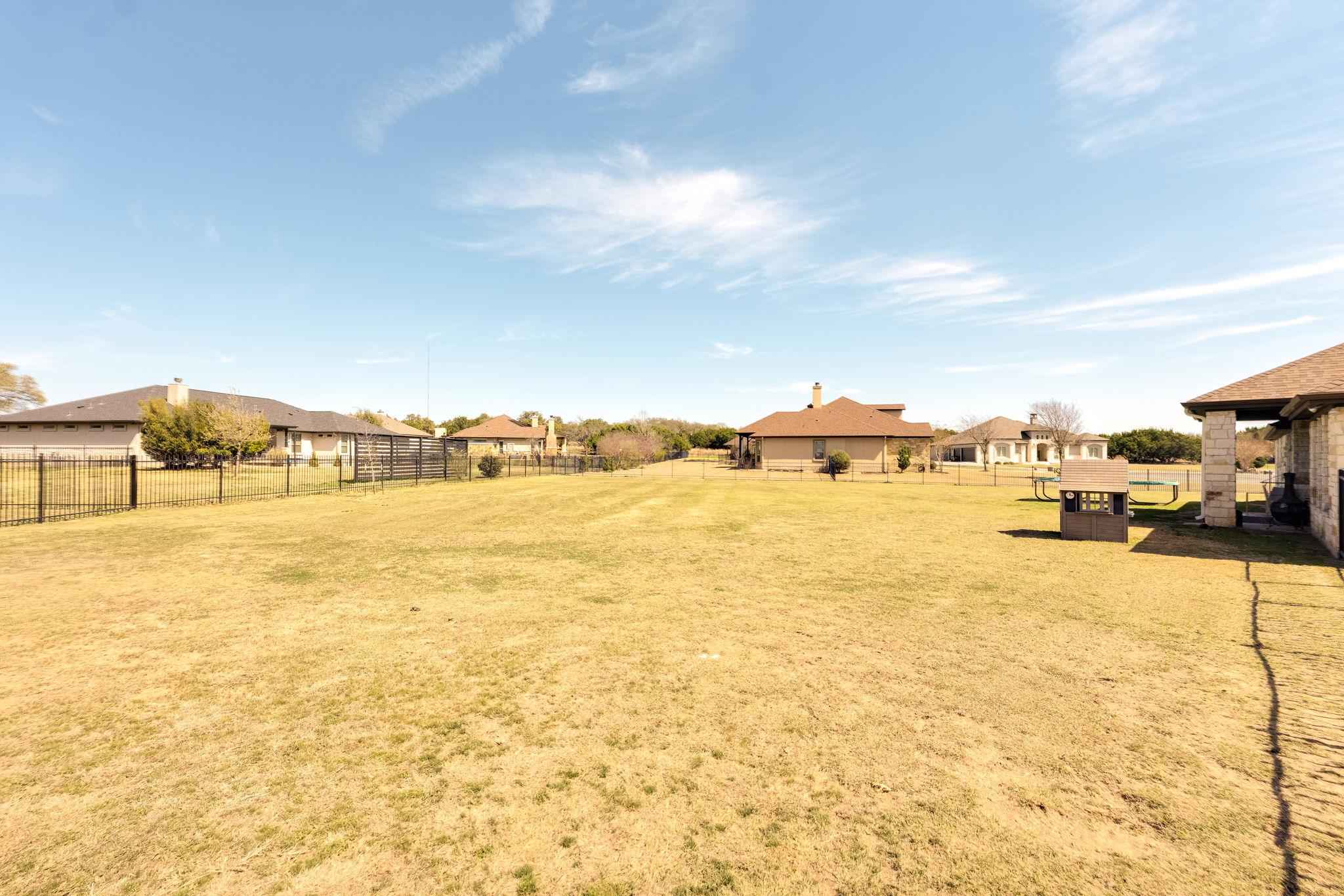 100 Noble Log Grv, Liberty Hill, TX 78642