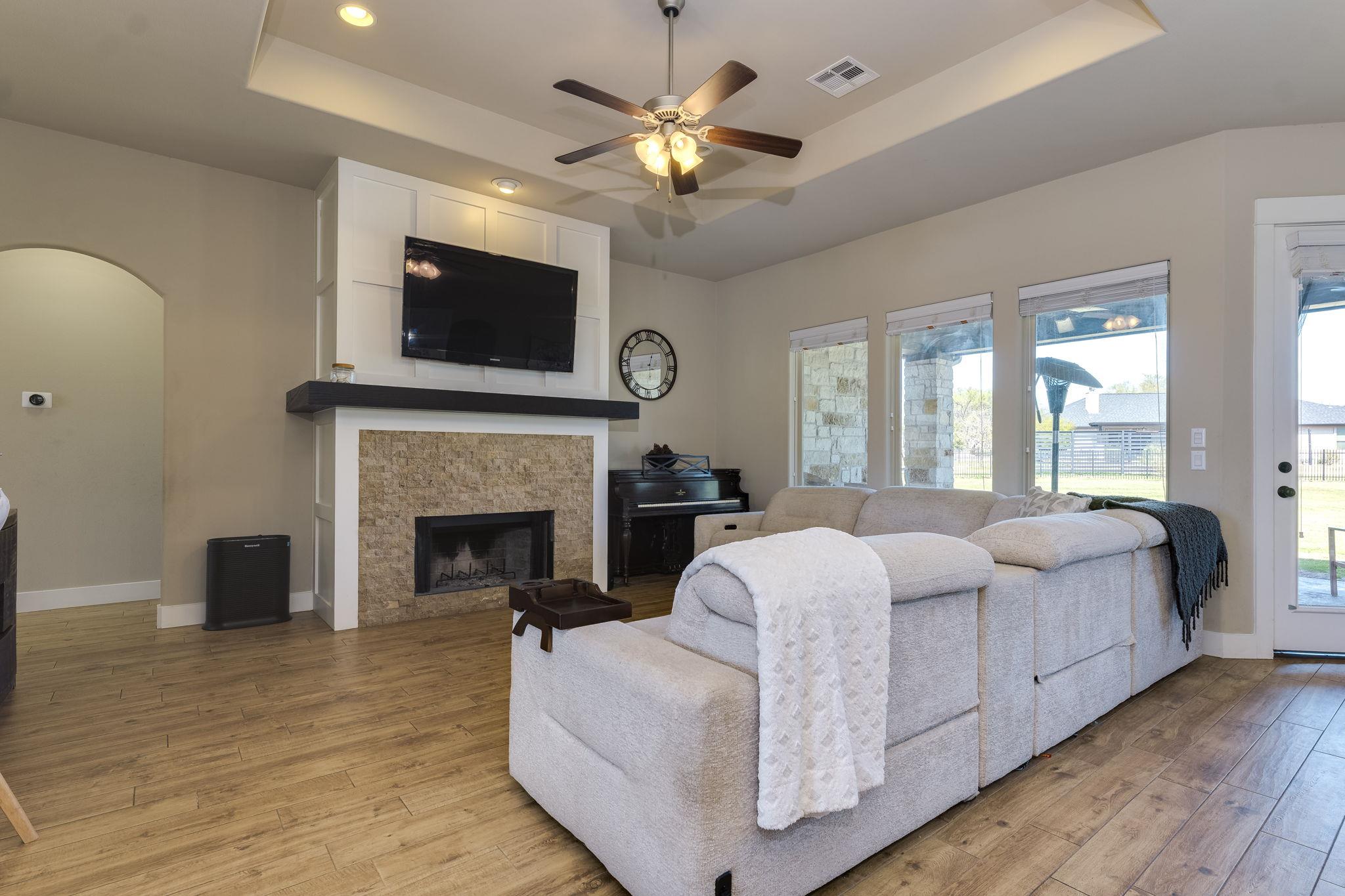 100 Noble Log Grv, Liberty Hill, TX 78642