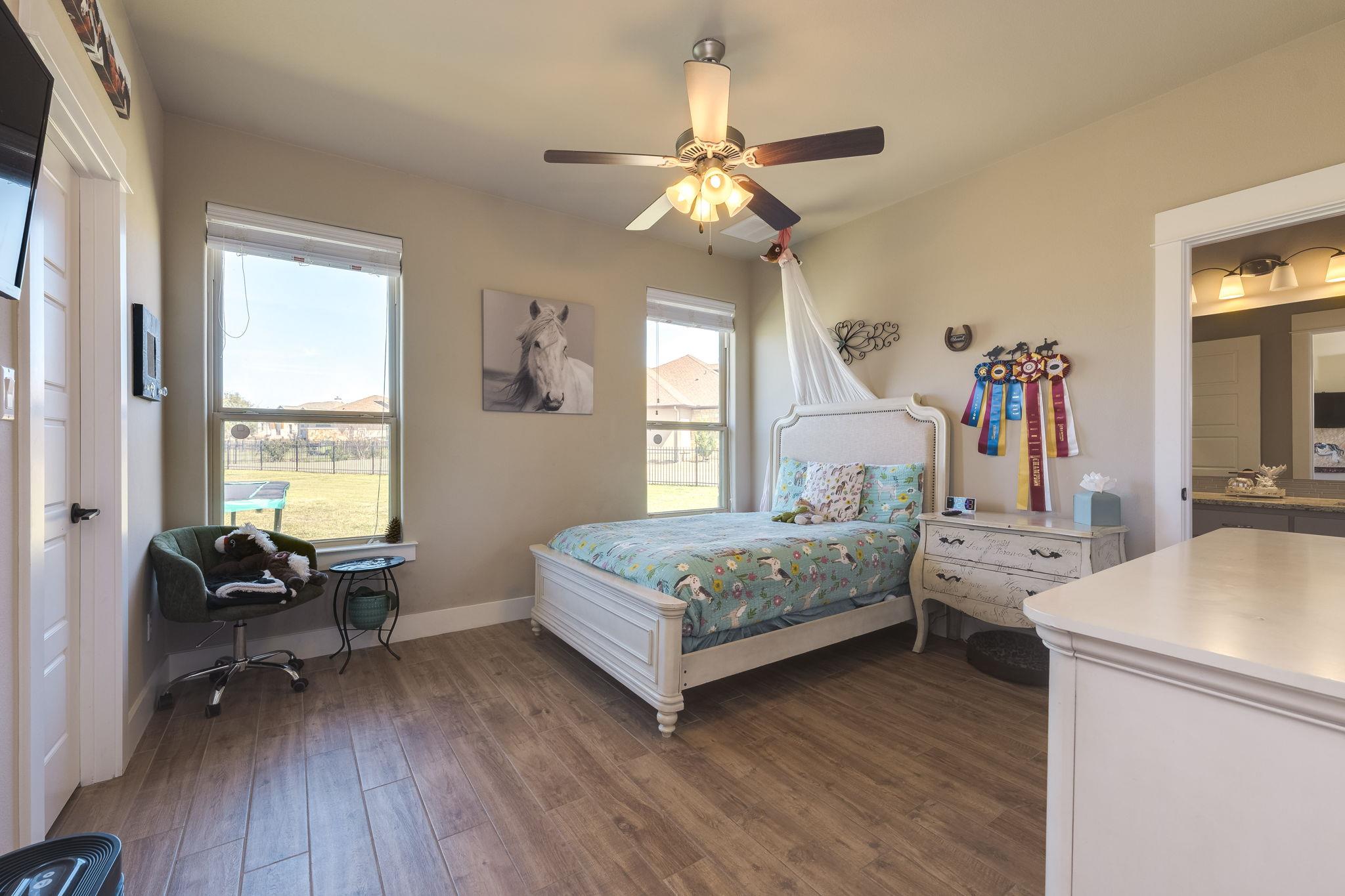 100 Noble Log Grv, Liberty Hill, TX 78642