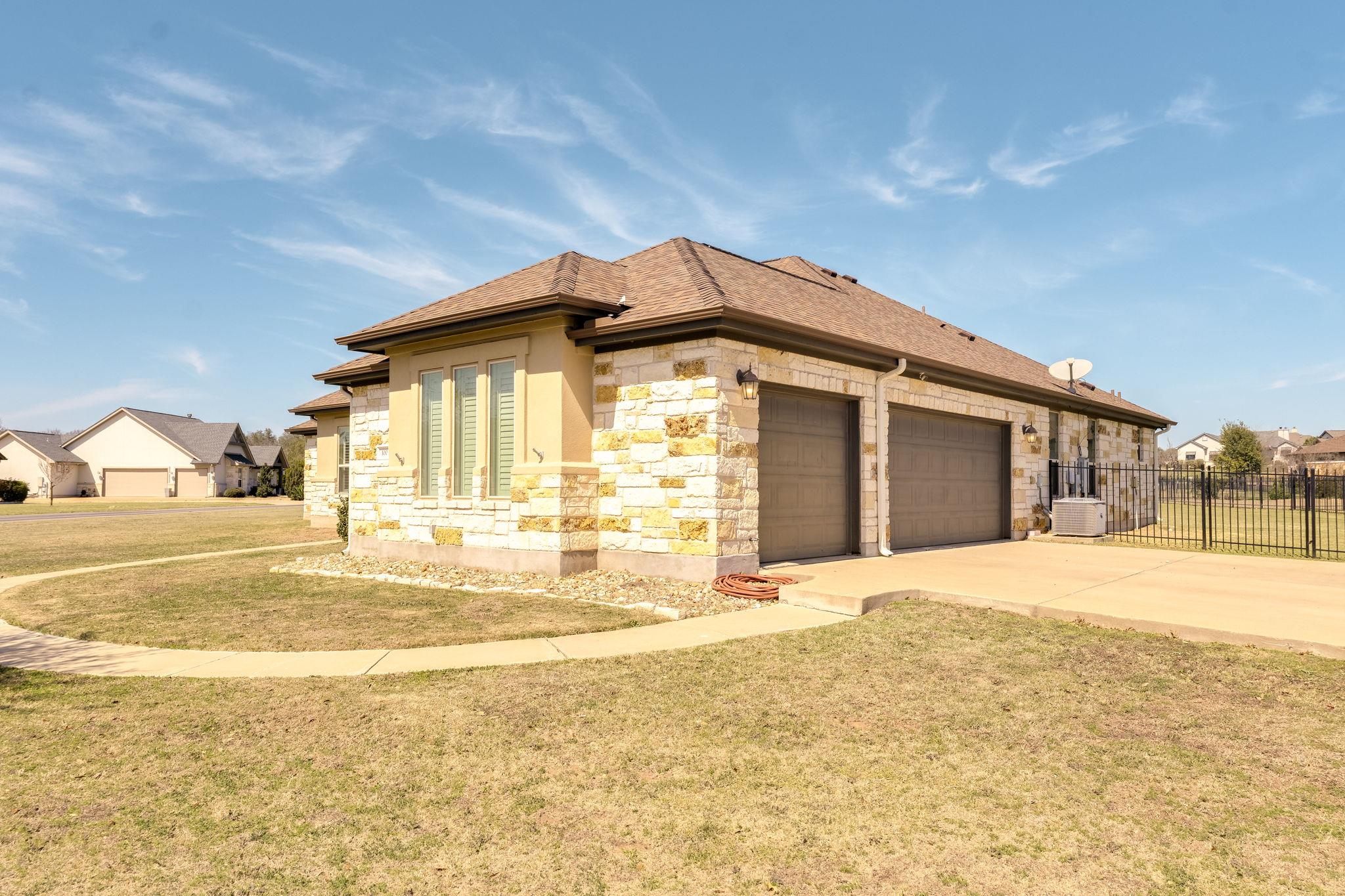 100 Noble Log Grv, Liberty Hill, TX 78642