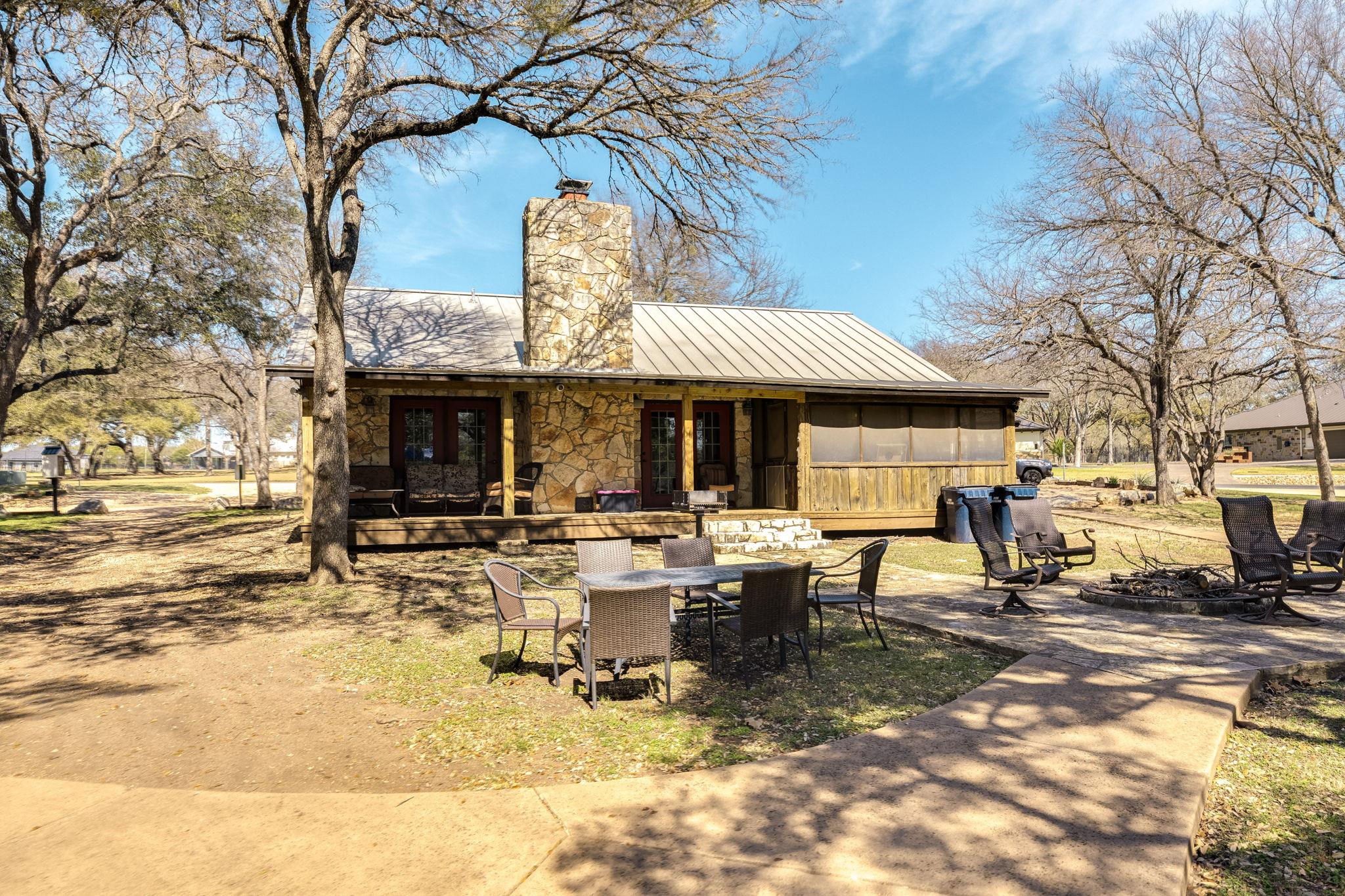 100 Noble Log Grv, Liberty Hill, TX 78642