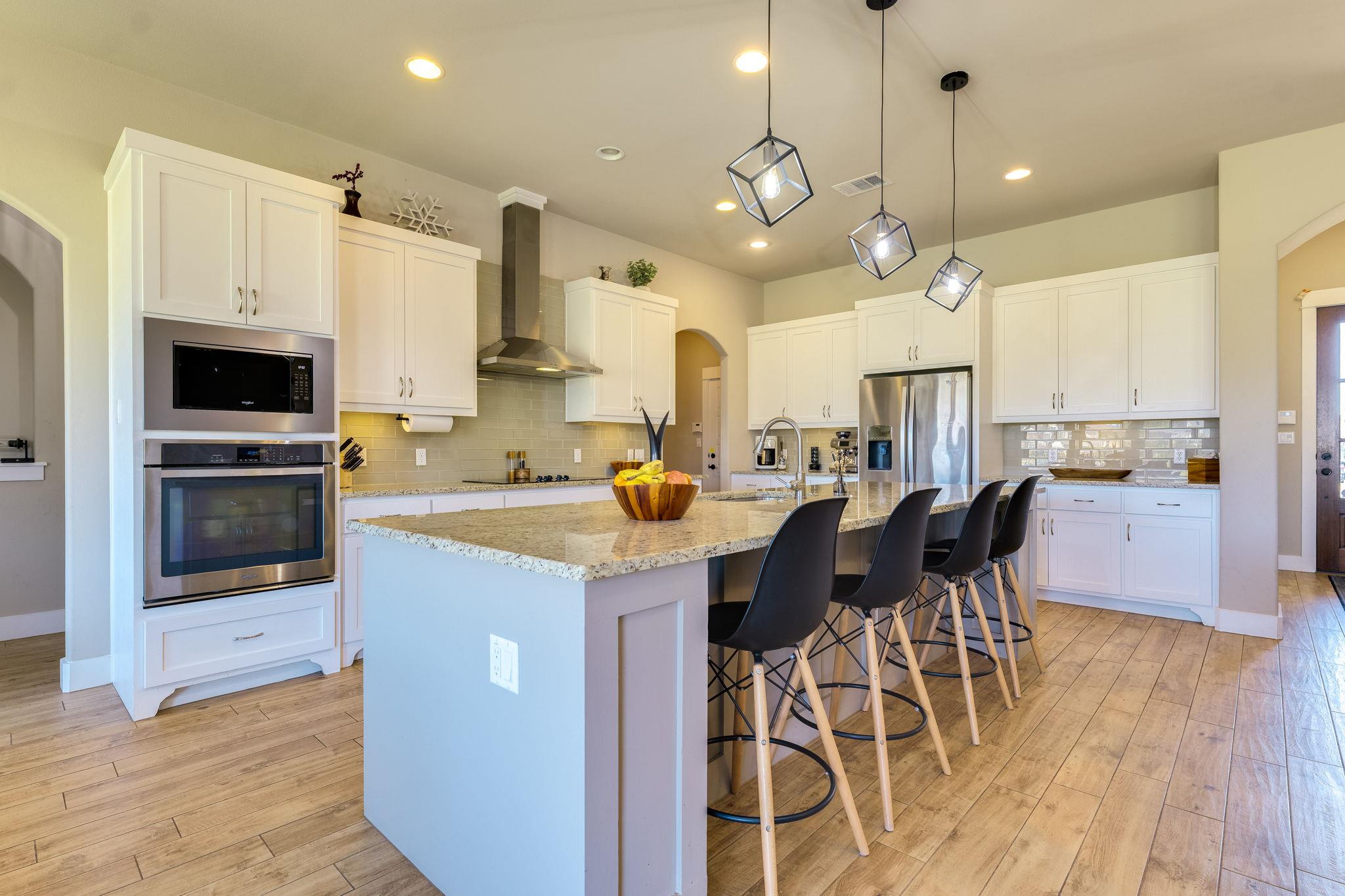 100 Noble Log Grv, Liberty Hill, TX 78642