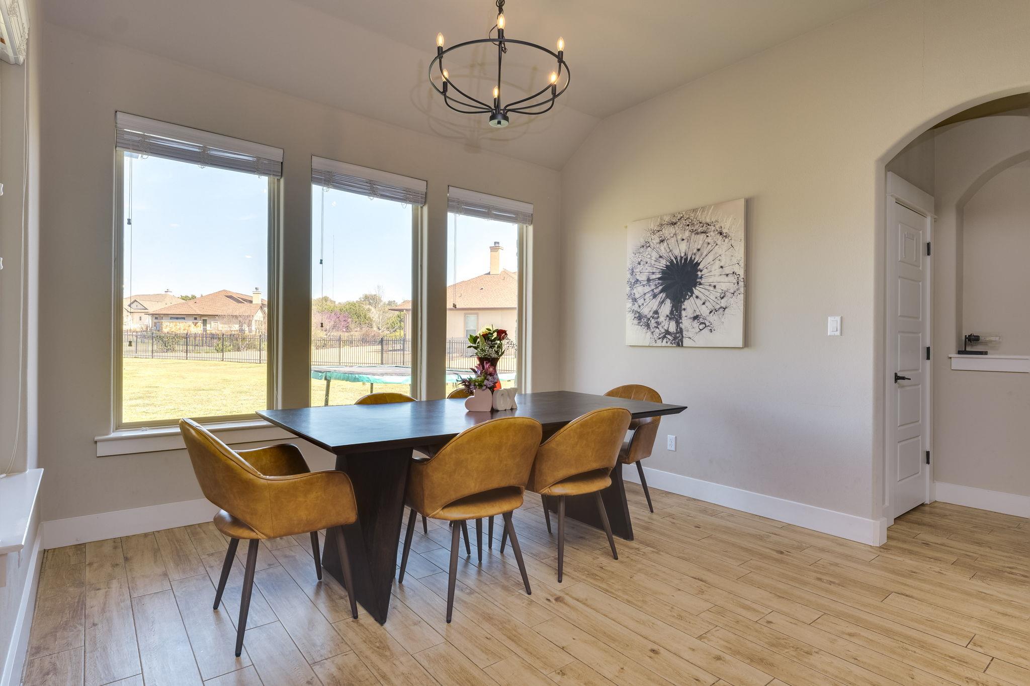 100 Noble Log Grv, Liberty Hill, TX 78642