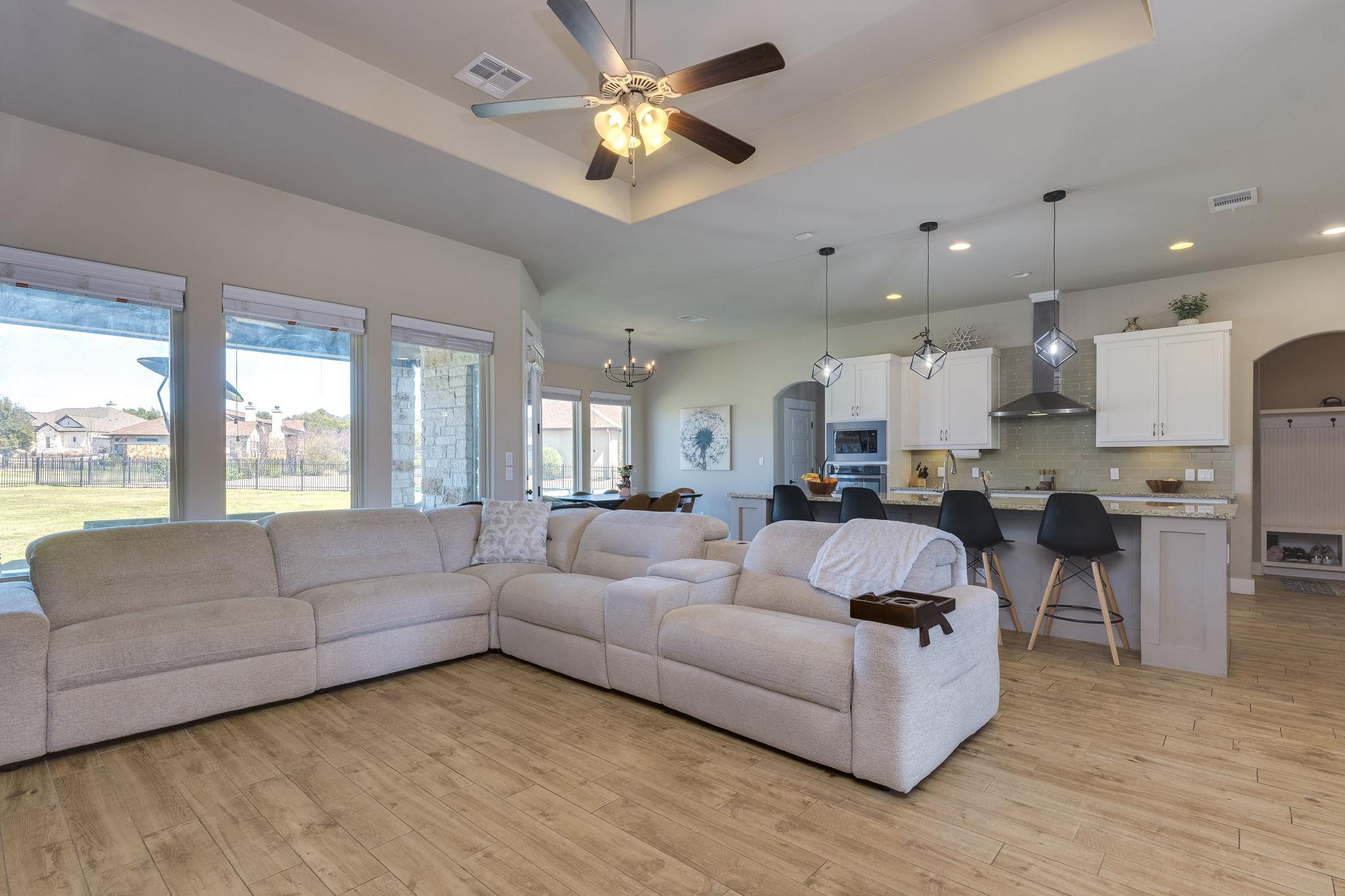 100 Noble Log Grv, Liberty Hill, TX 78642