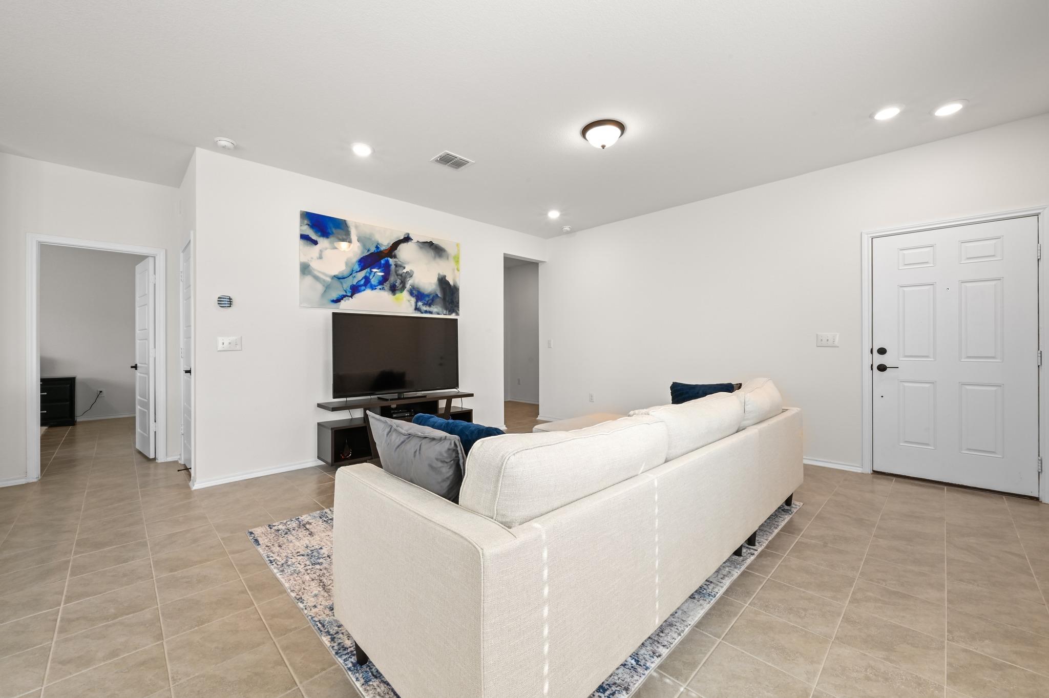 217 Summit Dr, Lockhart, TX 78644