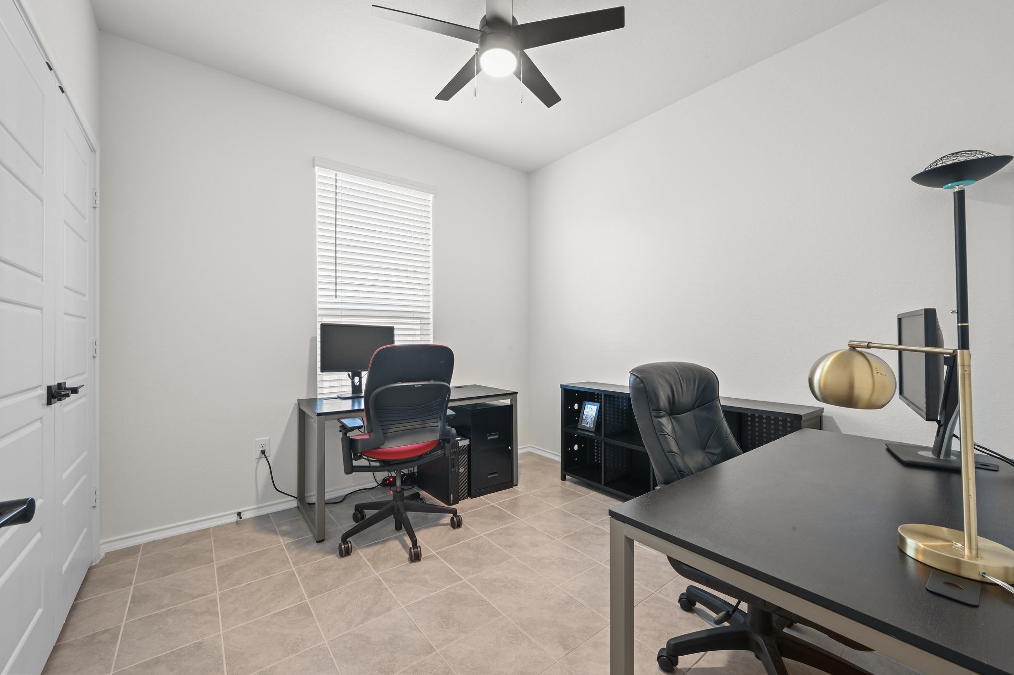 217 Summit Dr, Lockhart, TX 78644