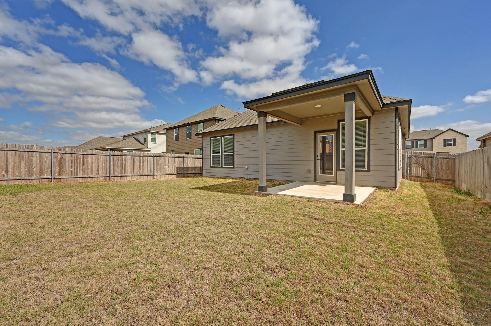 217 Summit Dr, Lockhart, TX 78644