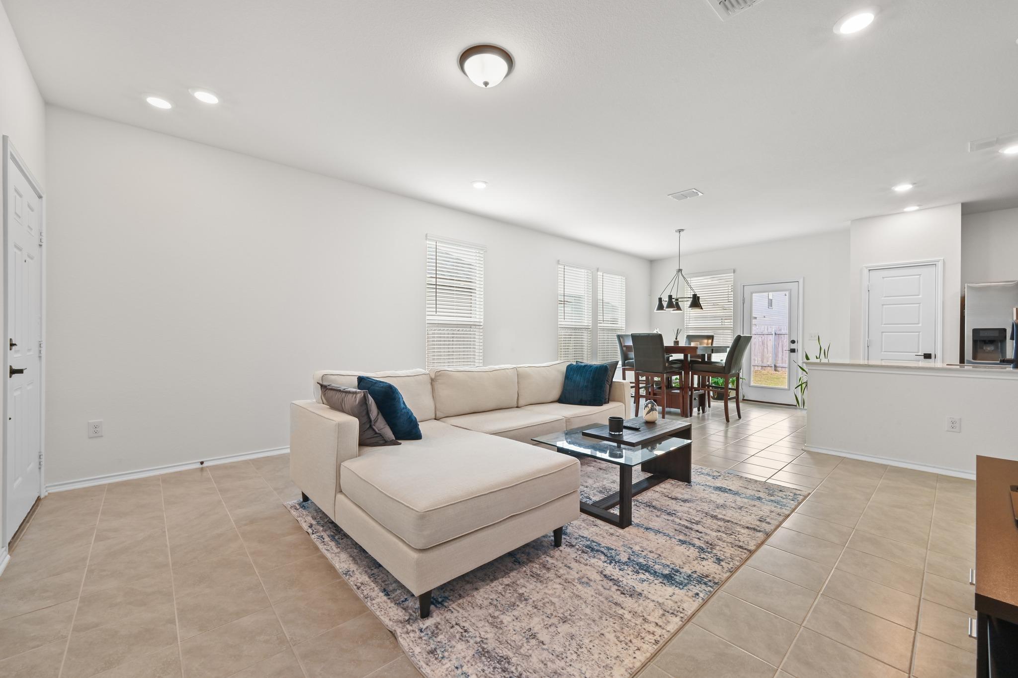 217 Summit Dr, Lockhart, TX 78644