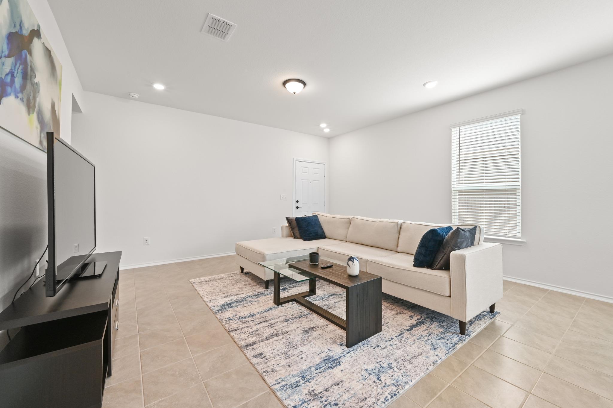 217 Summit Dr, Lockhart, TX 78644