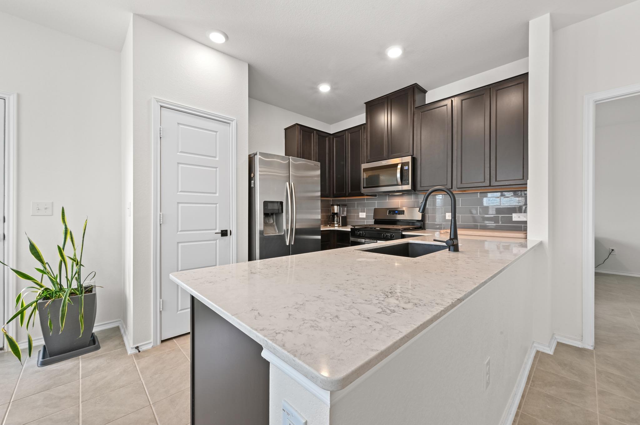 217 Summit Dr, Lockhart, TX 78644