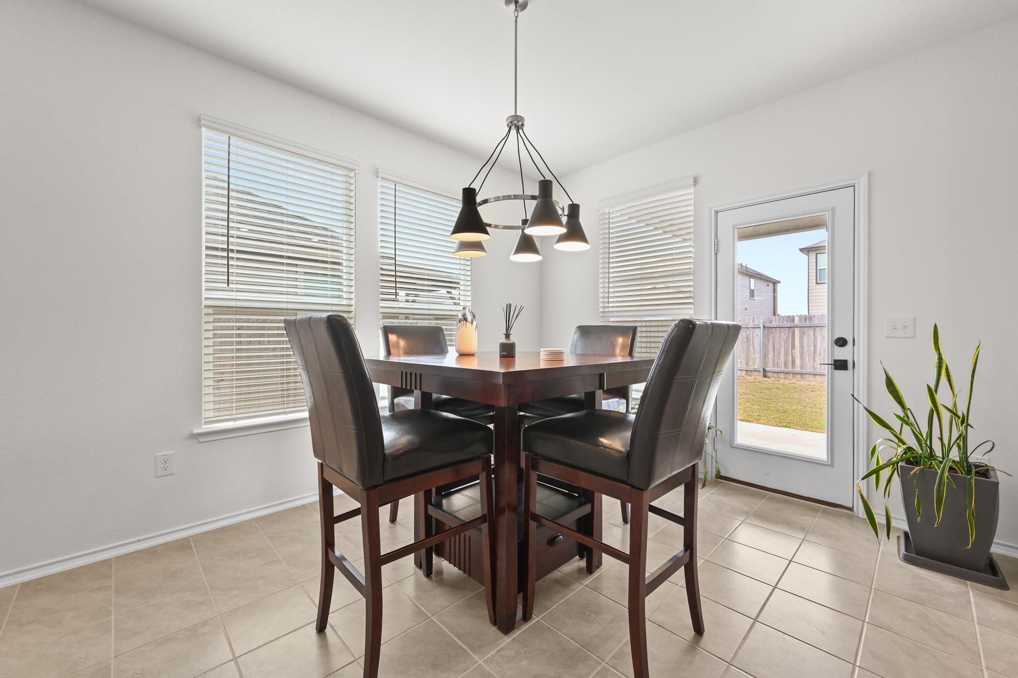 217 Summit Dr, Lockhart, TX 78644