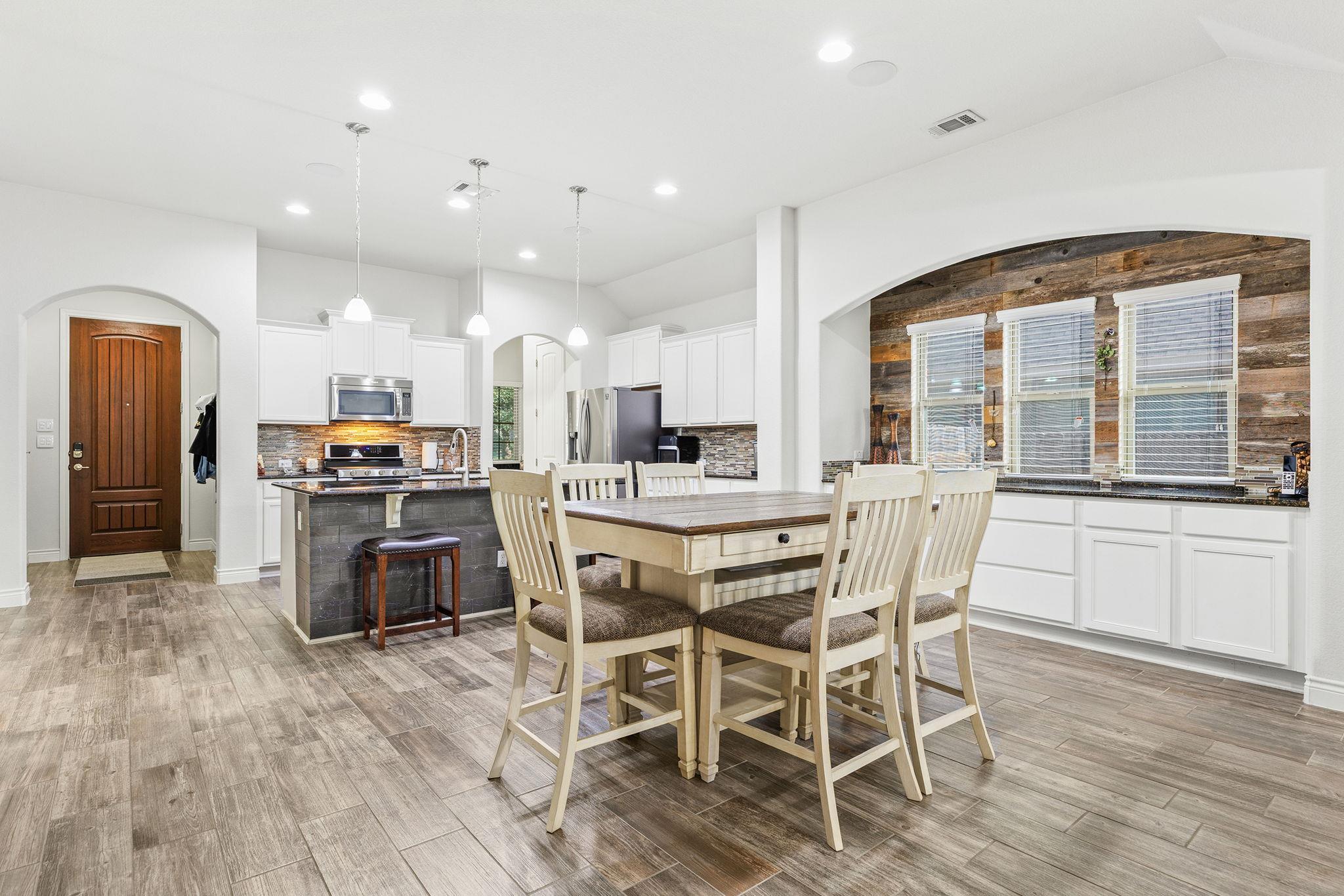 321 Lightcliff St, Hutto, TX 78634