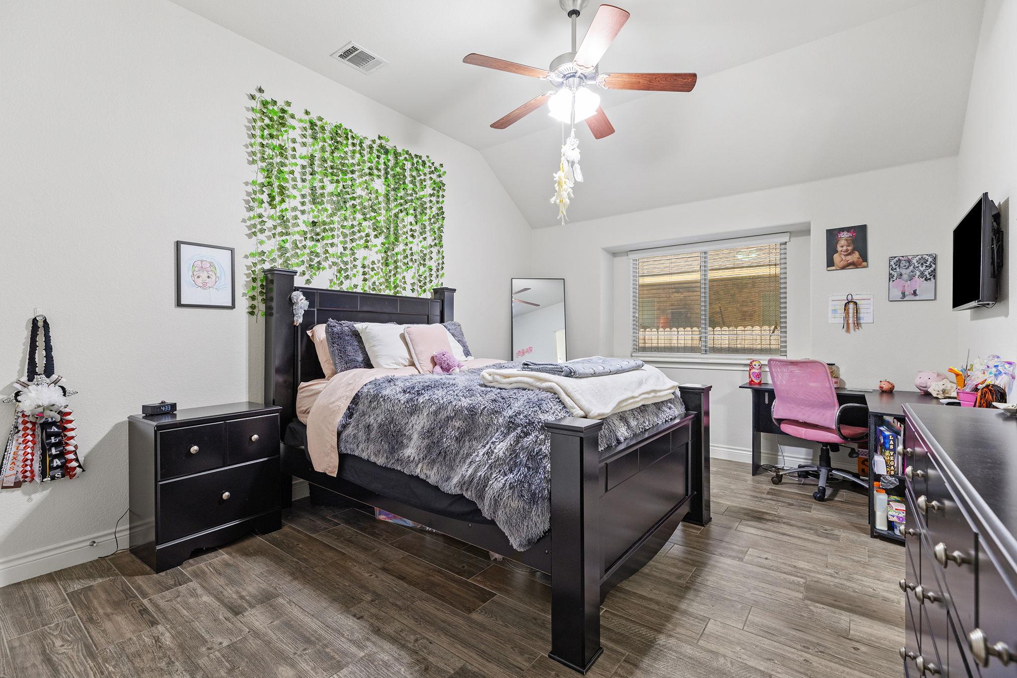 321 Lightcliff St, Hutto, TX 78634