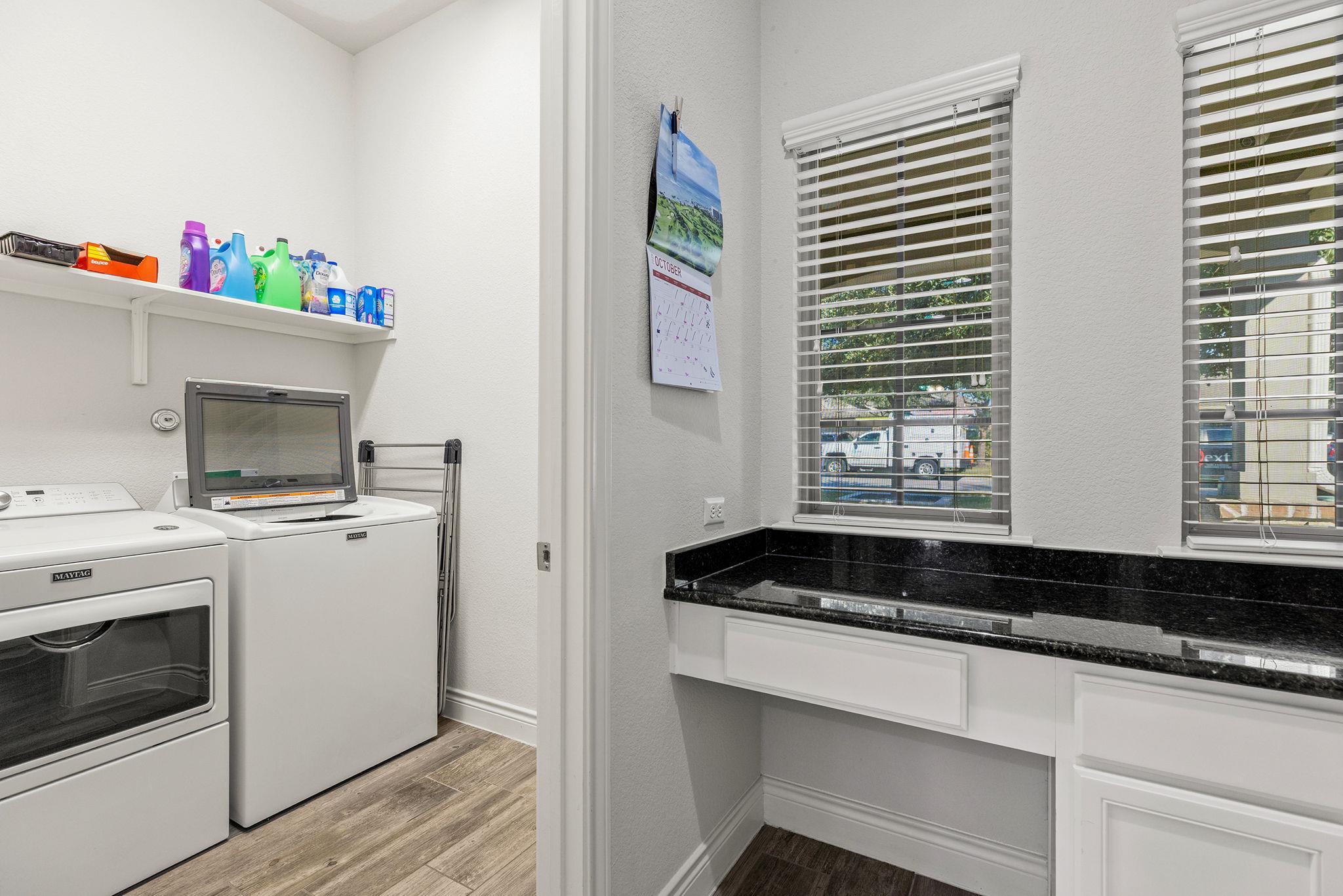 321 Lightcliff St, Hutto, TX 78634