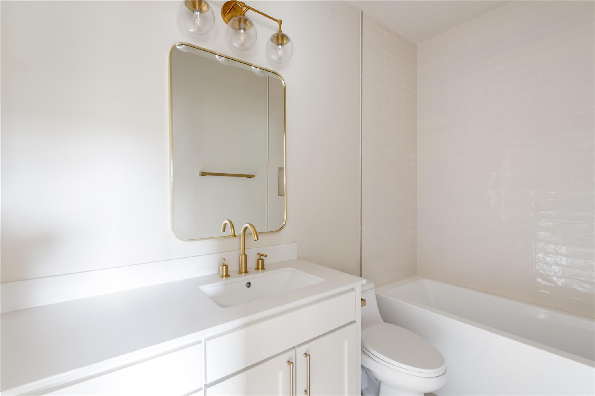 18213 Gregg Bluff Rd, Jonestown, TX 78645