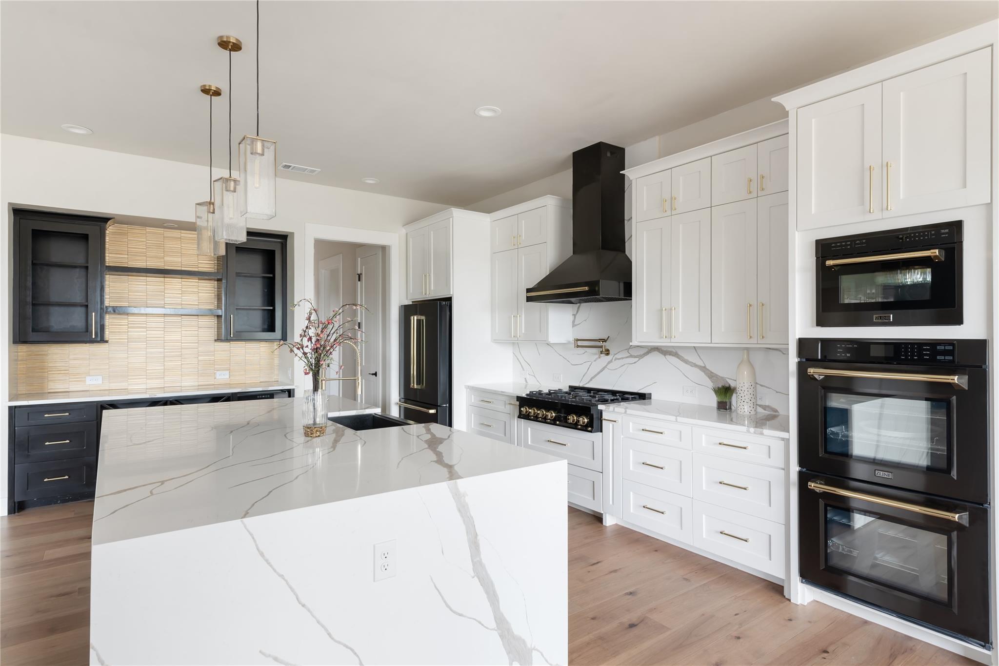 18213 Gregg Bluff Rd, Jonestown, TX 78645