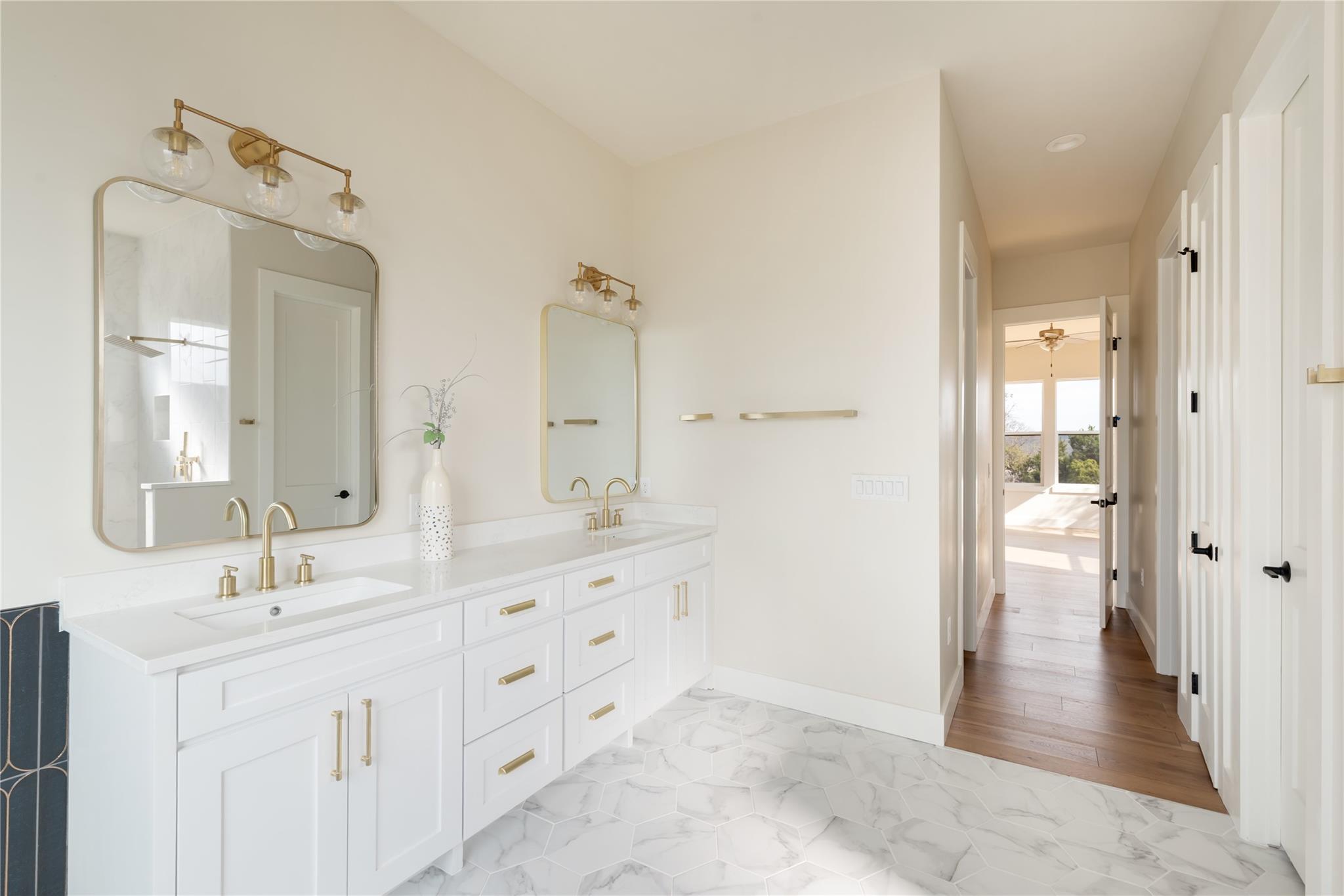 18213 Gregg Bluff Rd, Jonestown, TX 78645