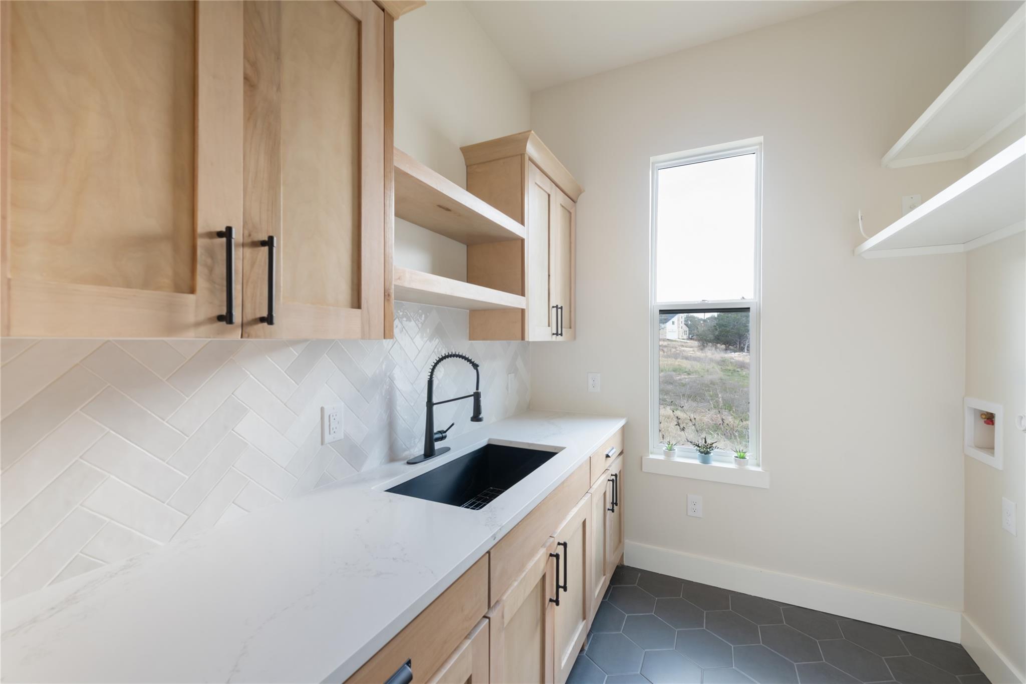 18213 Gregg Bluff Rd, Jonestown, TX 78645