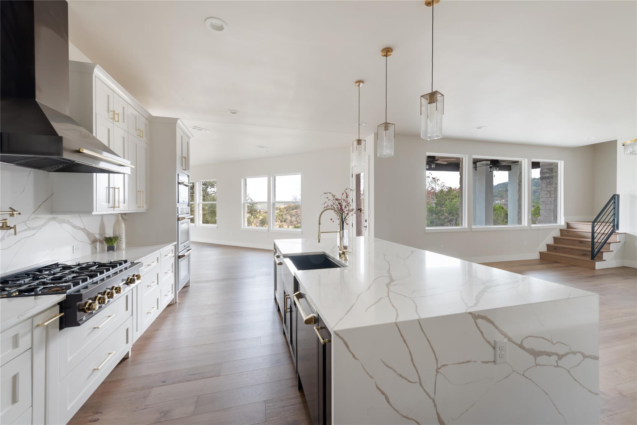 18213 Gregg Bluff Rd, Jonestown, TX 78645