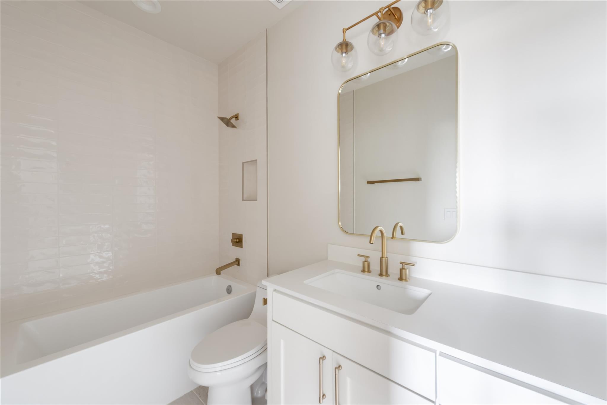 18213 Gregg Bluff Rd, Jonestown, TX 78645