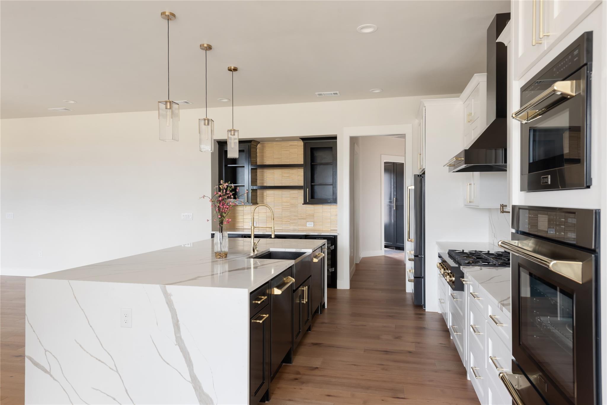 18213 Gregg Bluff Rd, Jonestown, TX 78645